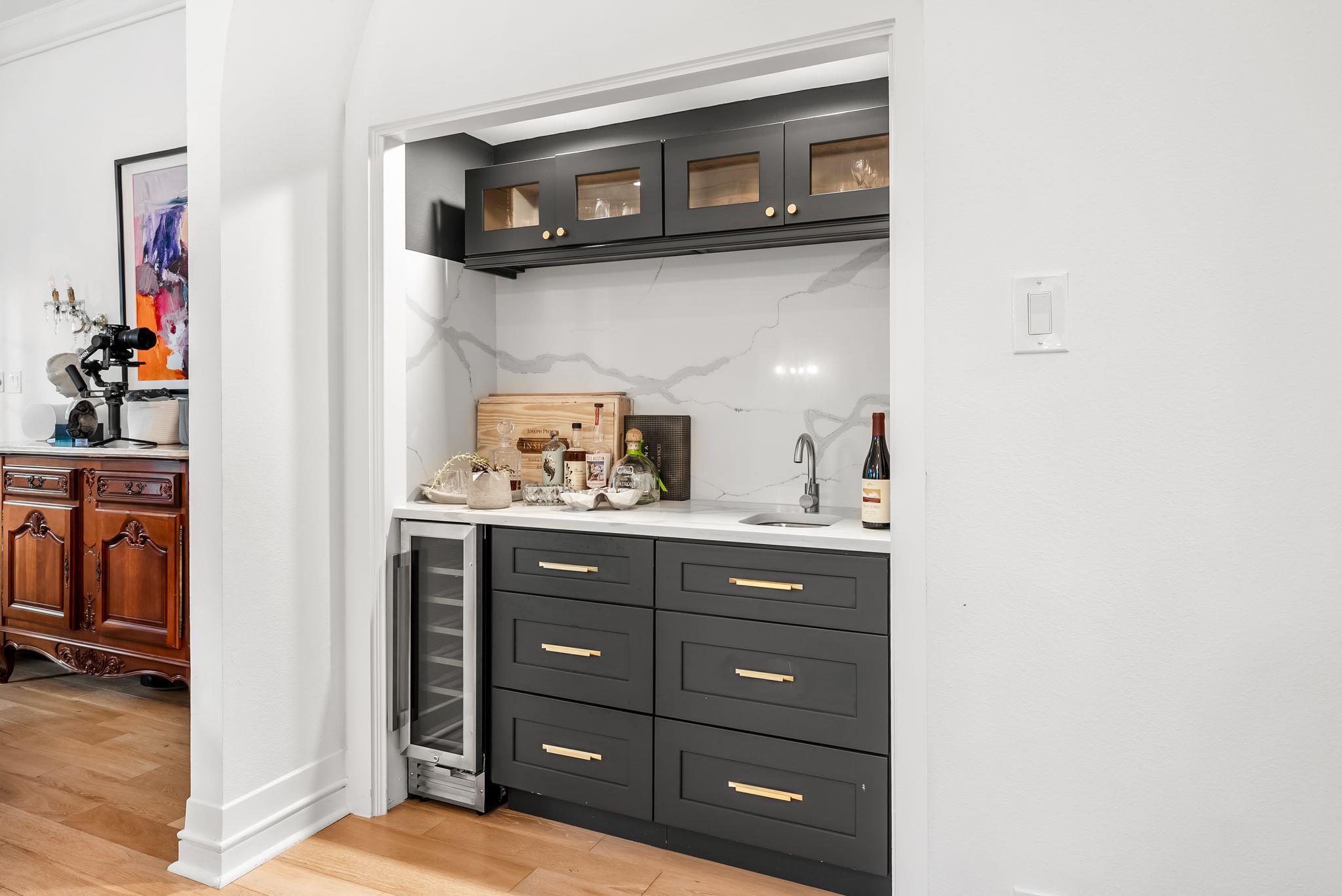 1937 Rue De St Tropez APT 10, Austin, TX 78746