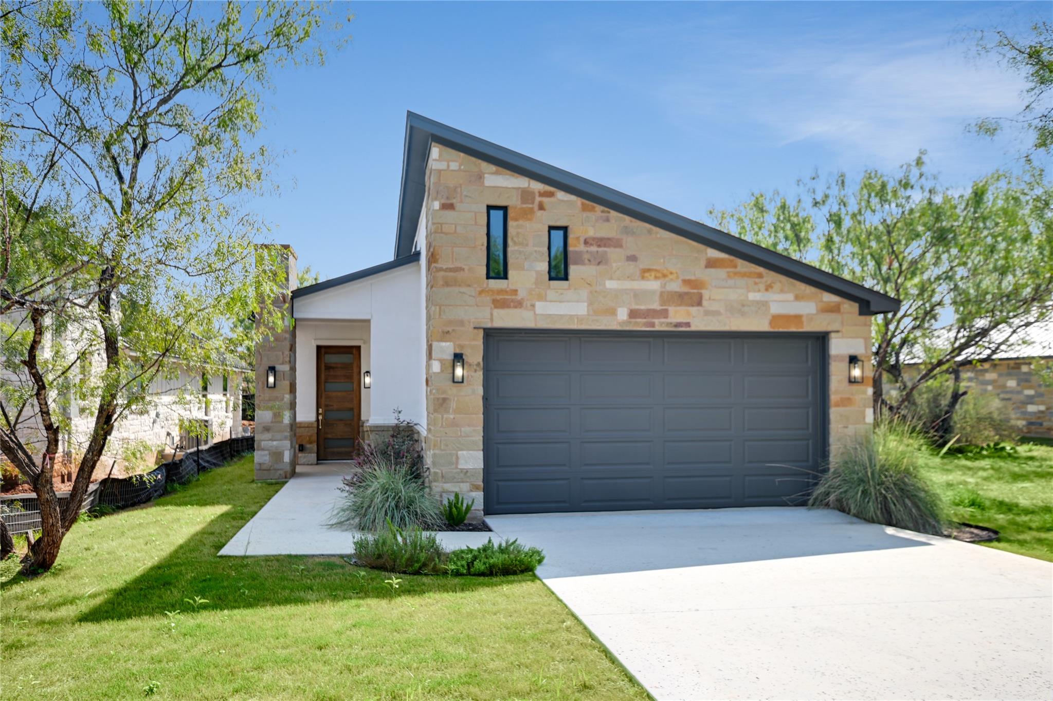 611 Sun Ray, Horseshoe Bay, TX 78657