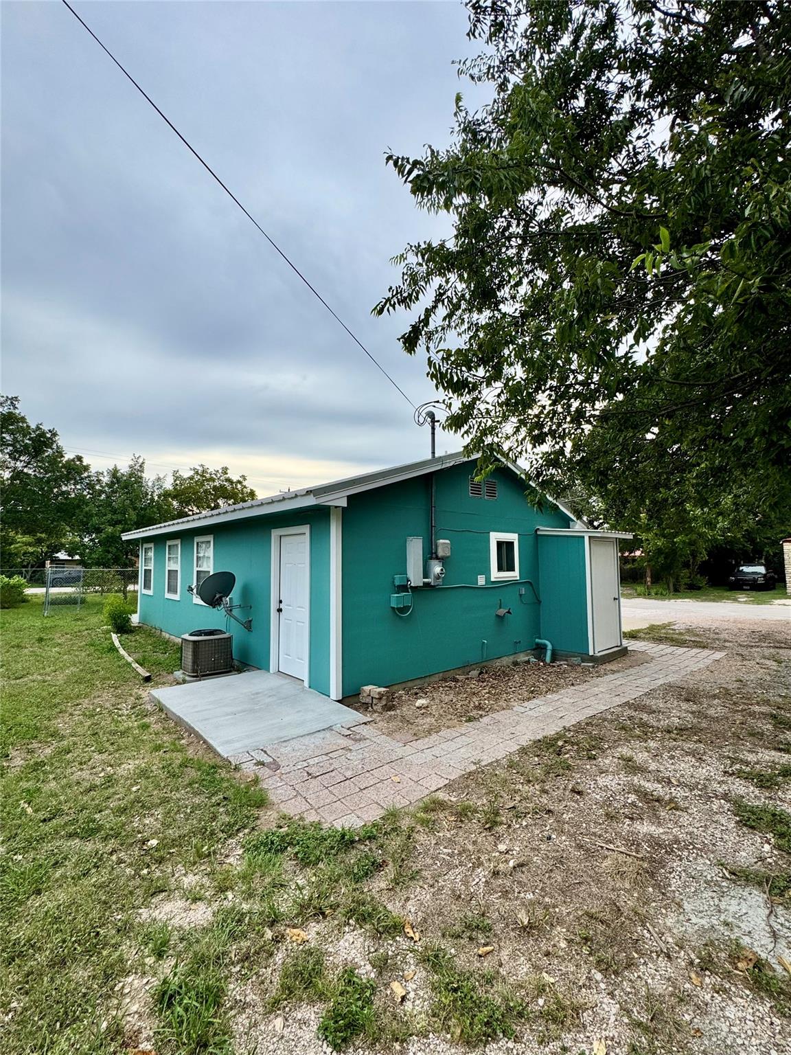 143 West St, Bertram, TX 78605
