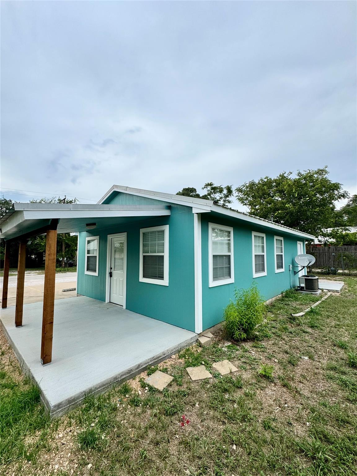 143 West St, Bertram, TX 78605
