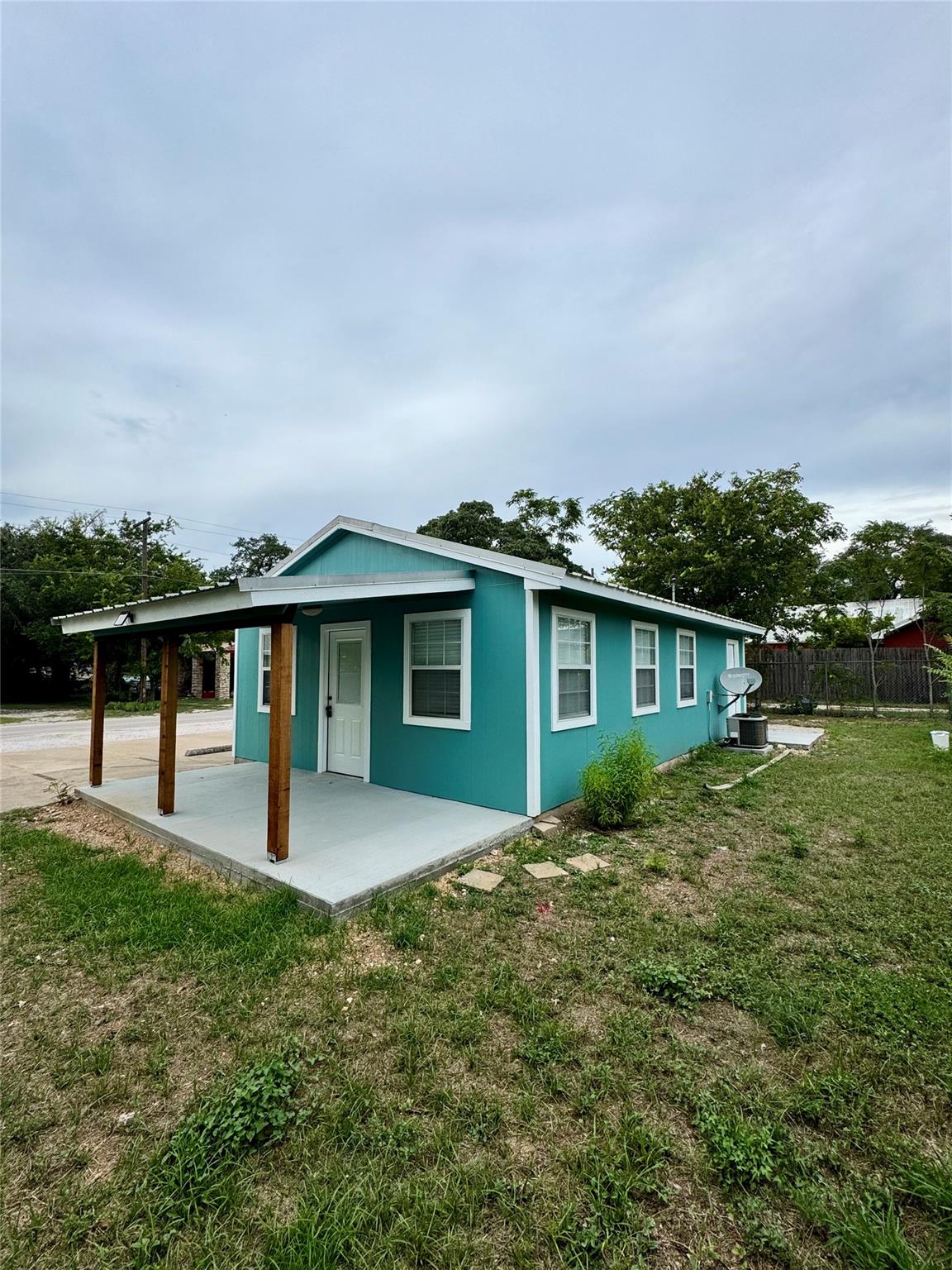 143 West St, Bertram, TX 78605