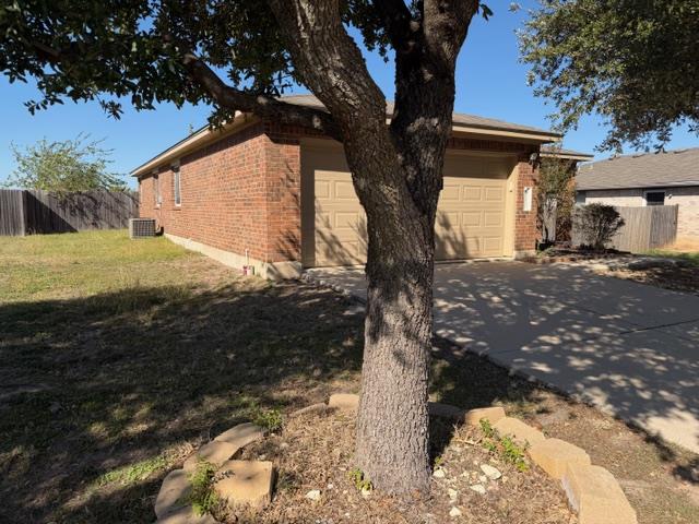 917 W South St, Leander, TX 78641