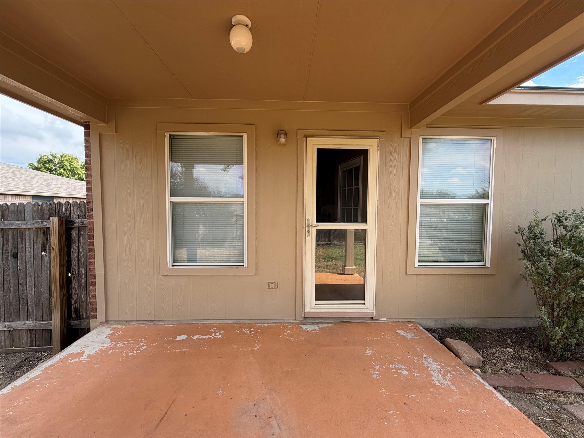 917 W South St, Leander, TX 78641