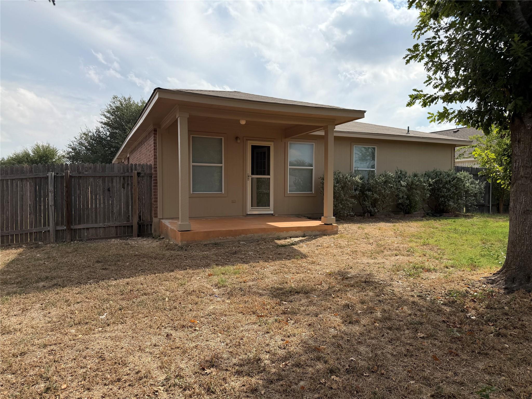 917 W South St, Leander, TX 78641