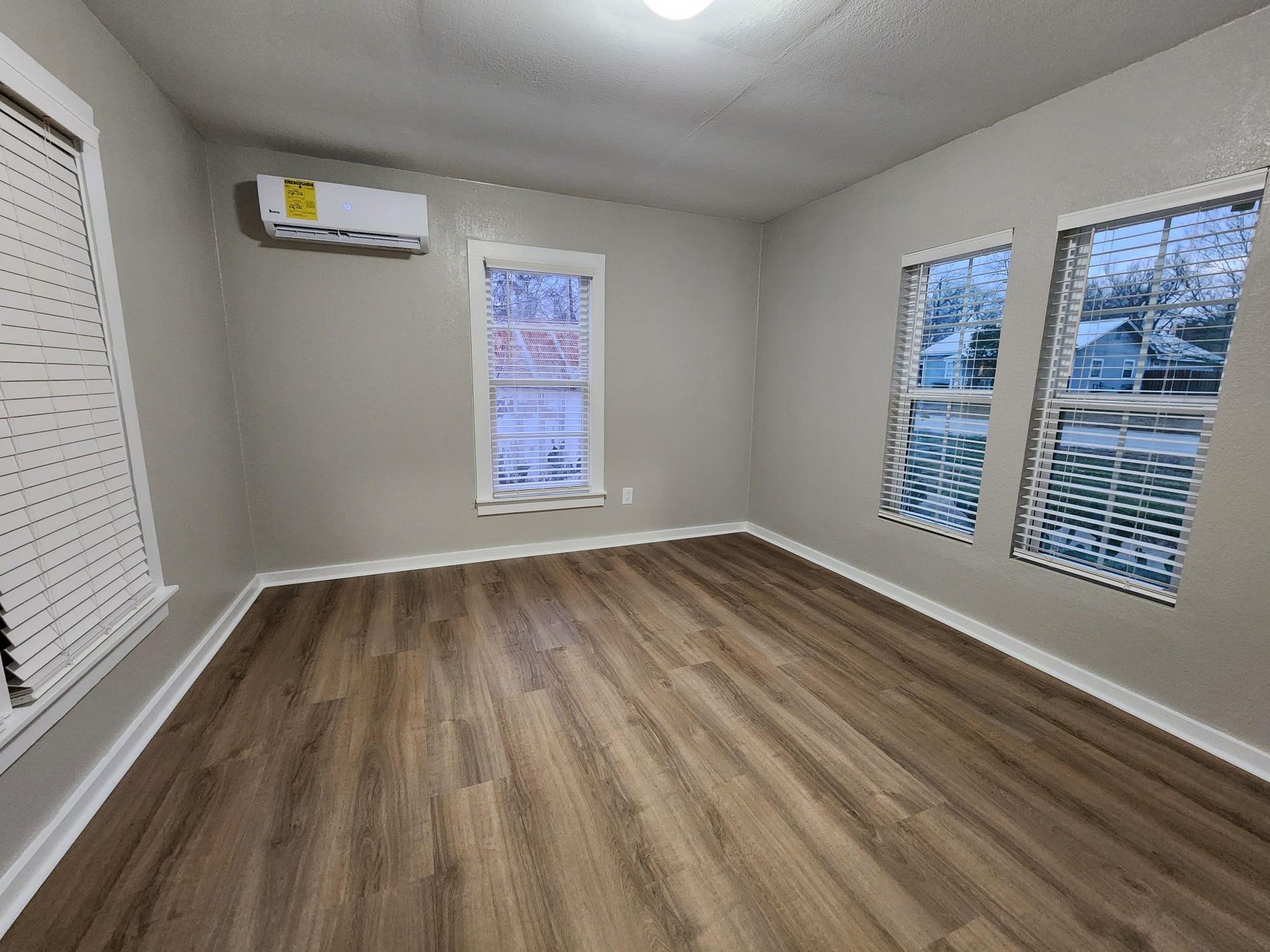 206 N Donohoe St, Granger, TX 76530