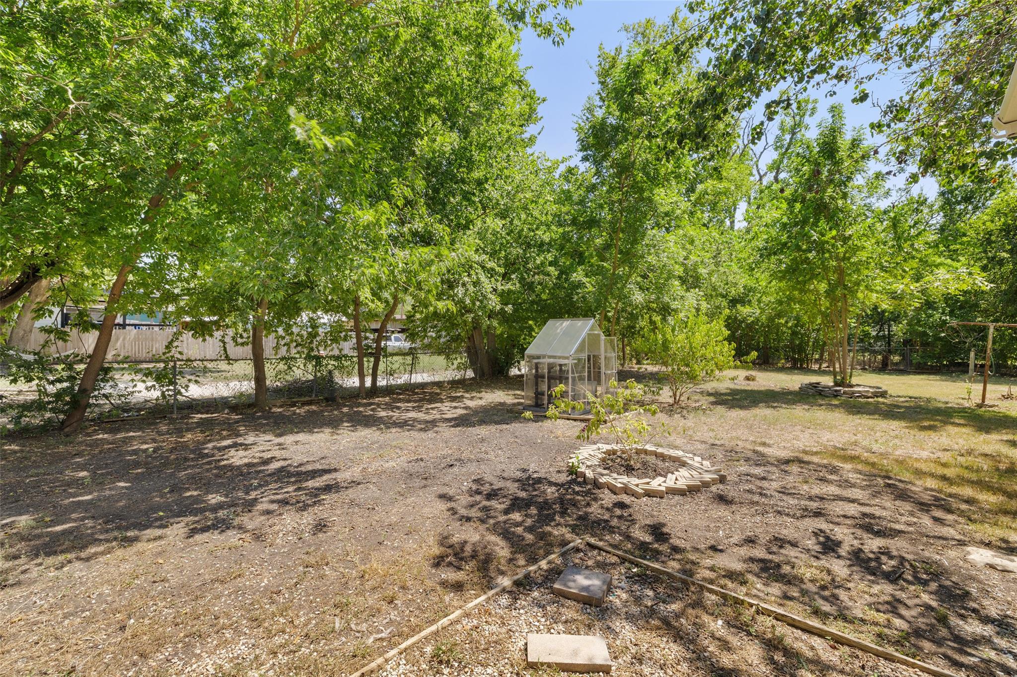 1701 W 7th St, Taylor, TX 76574