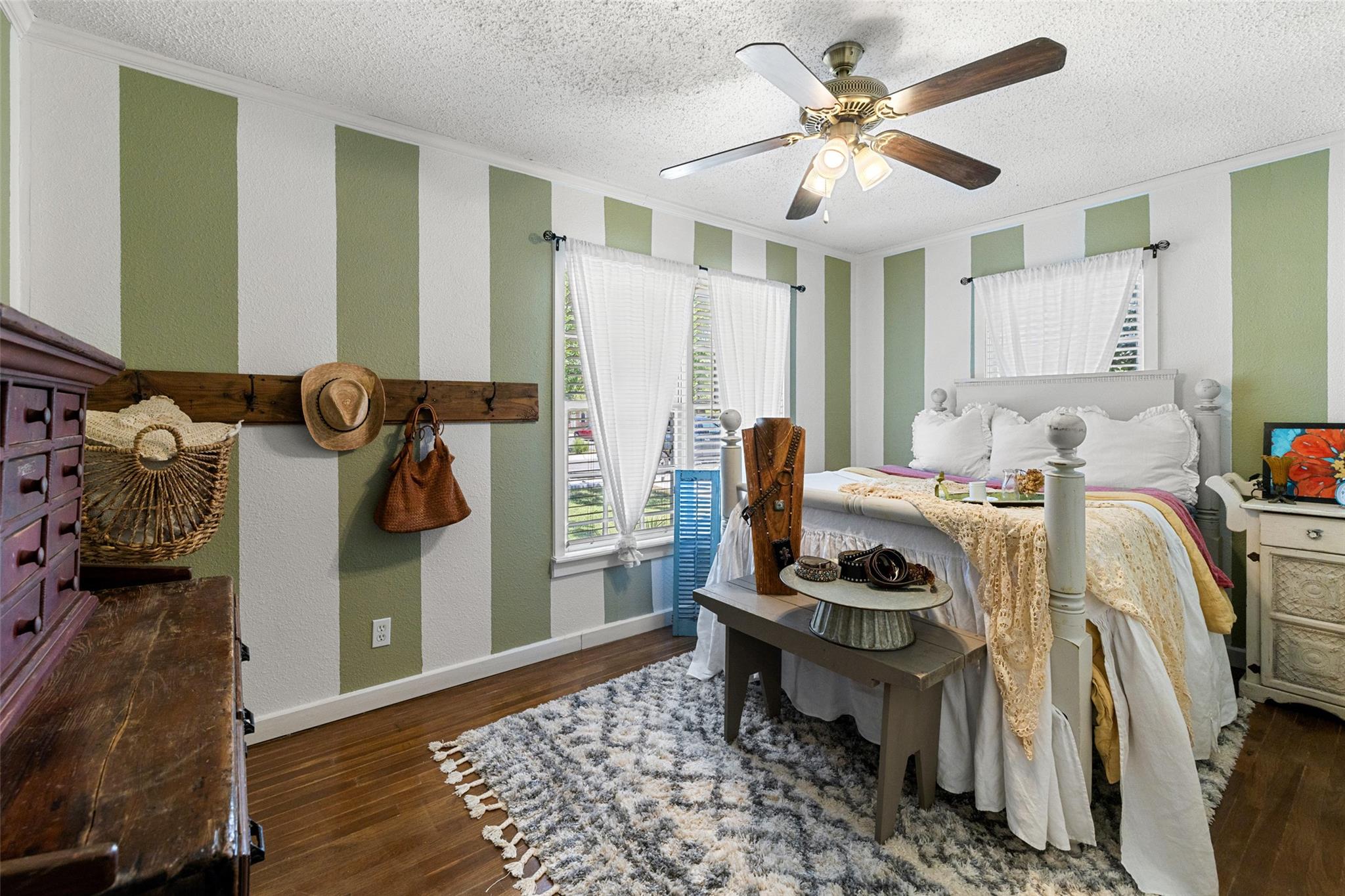 1701 W 7th St, Taylor, TX 76574