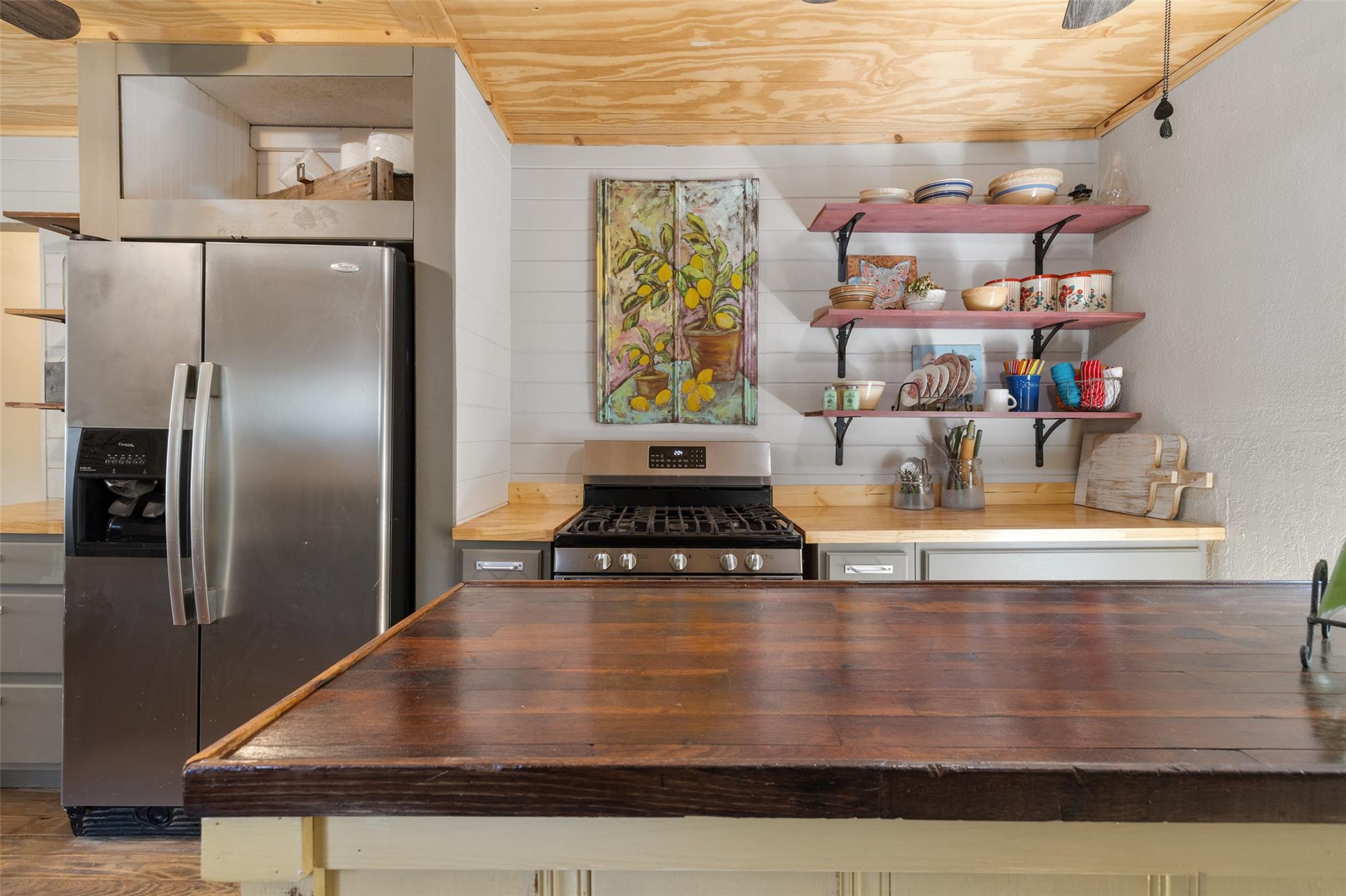 1701 W 7th St, Taylor, TX 76574