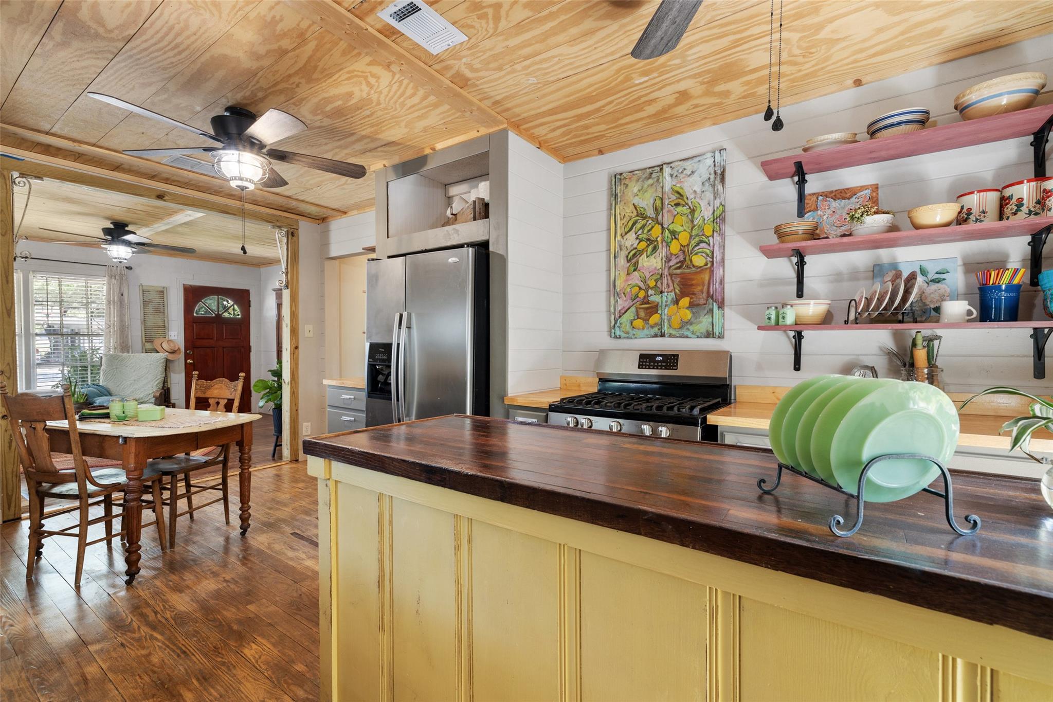 1701 W 7th St, Taylor, TX 76574