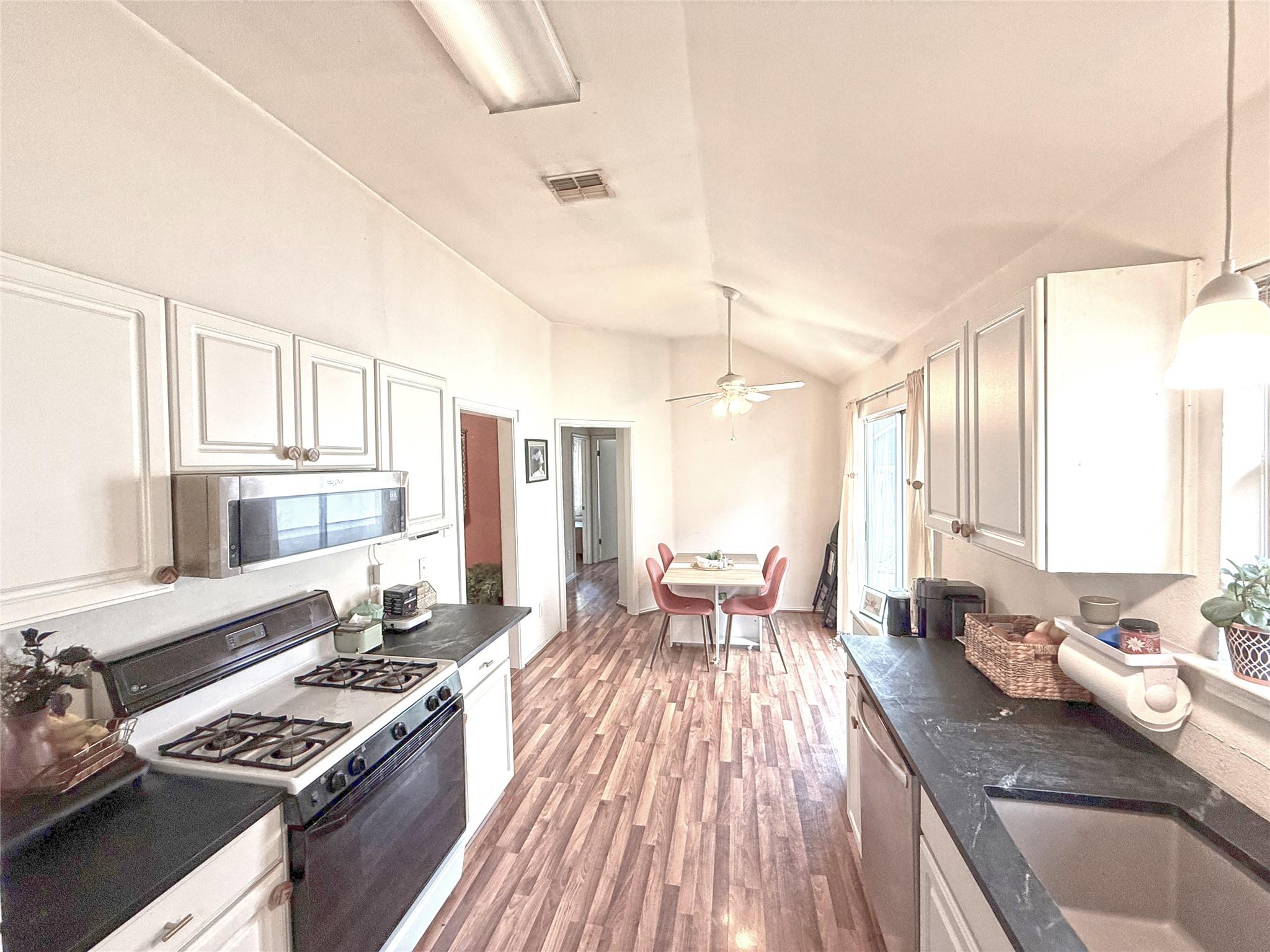 1618 Parkfield Cir, Round Rock, TX 78664