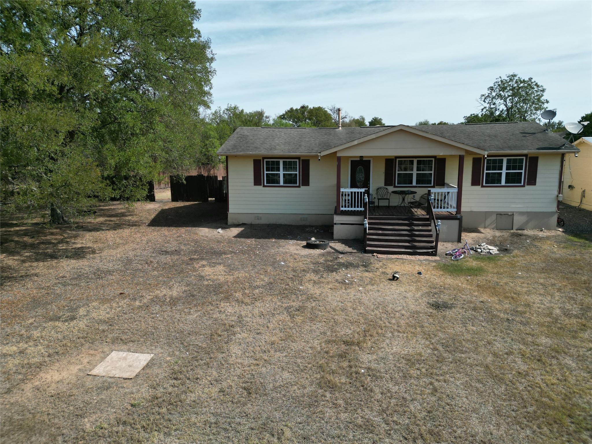 622 Longhollow Rd, Dale, TX 78616
