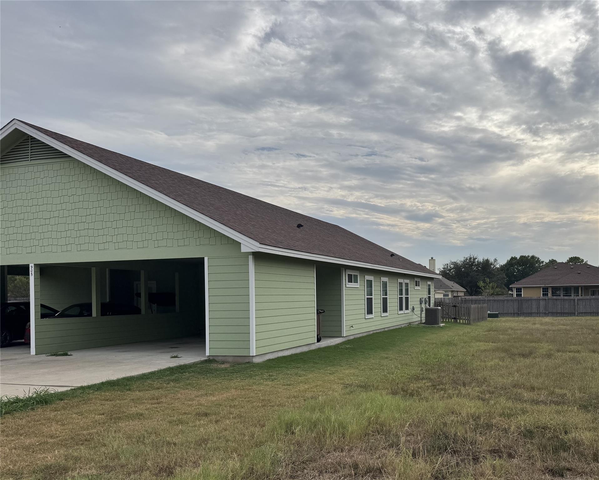 905-B Crockett St, Lockhart, TX 78644