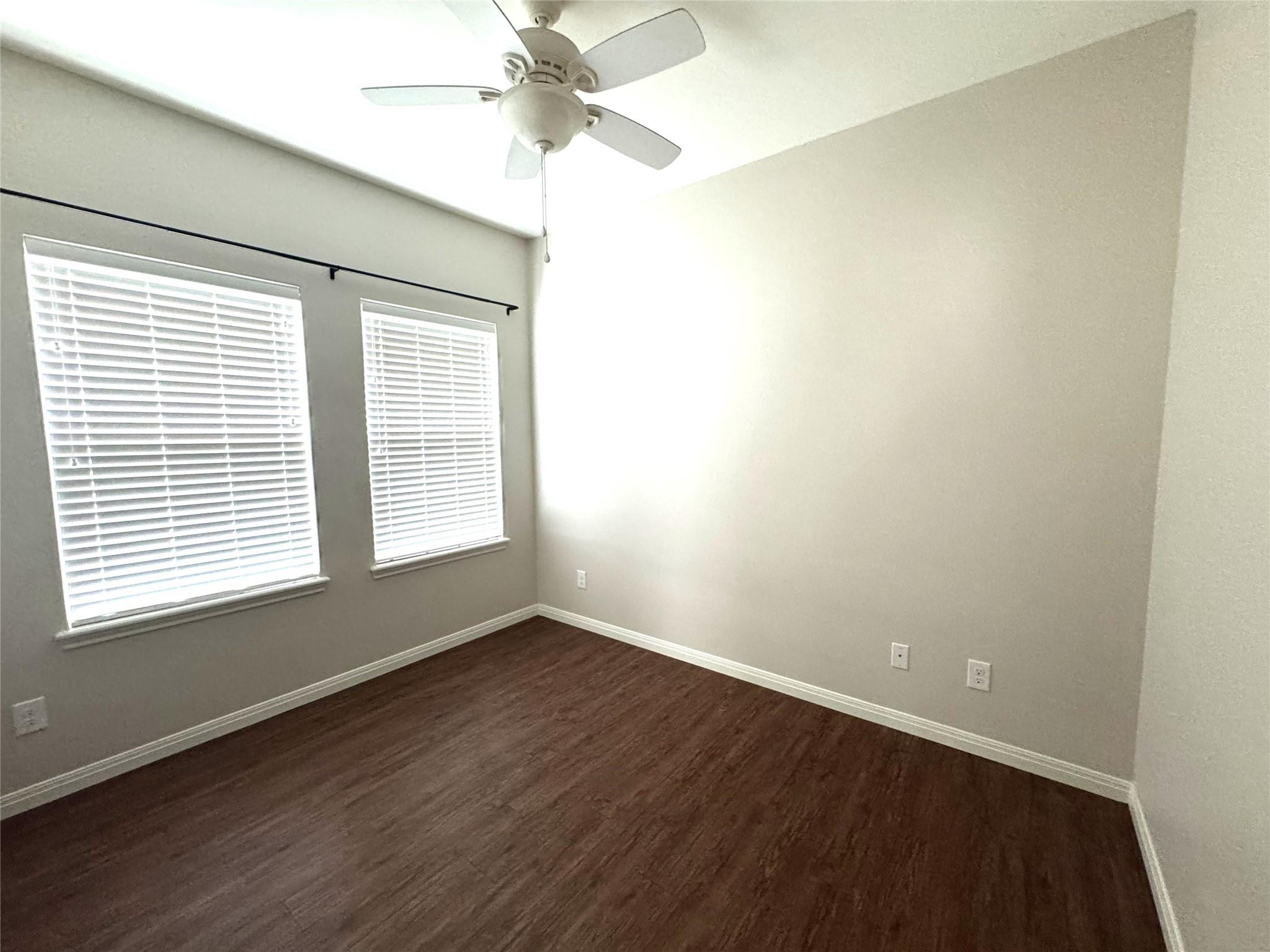 905-B Crockett St, Lockhart, TX 78644