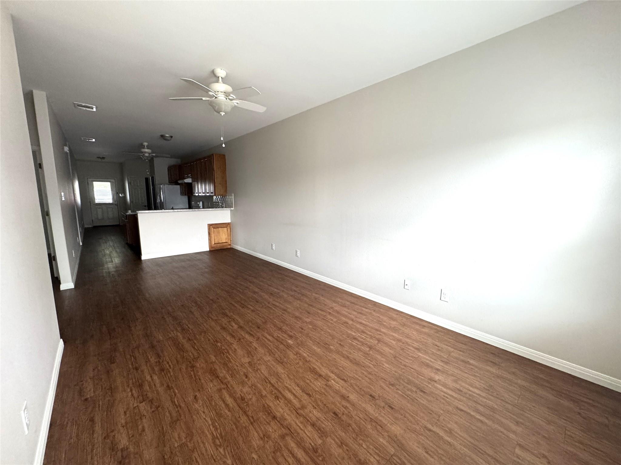 905-B Crockett St, Lockhart, TX 78644