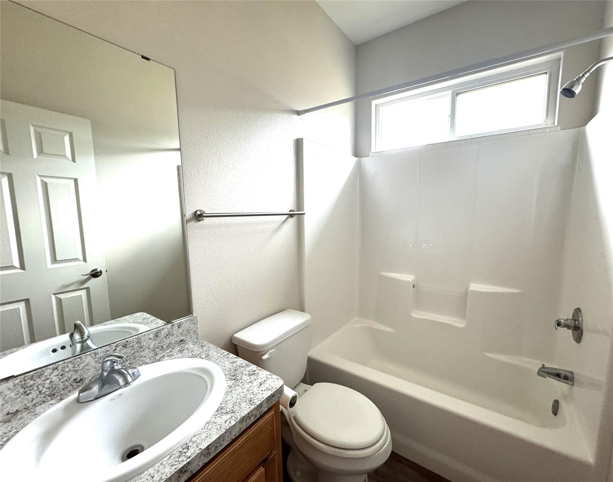 905-B Crockett St, Lockhart, TX 78644