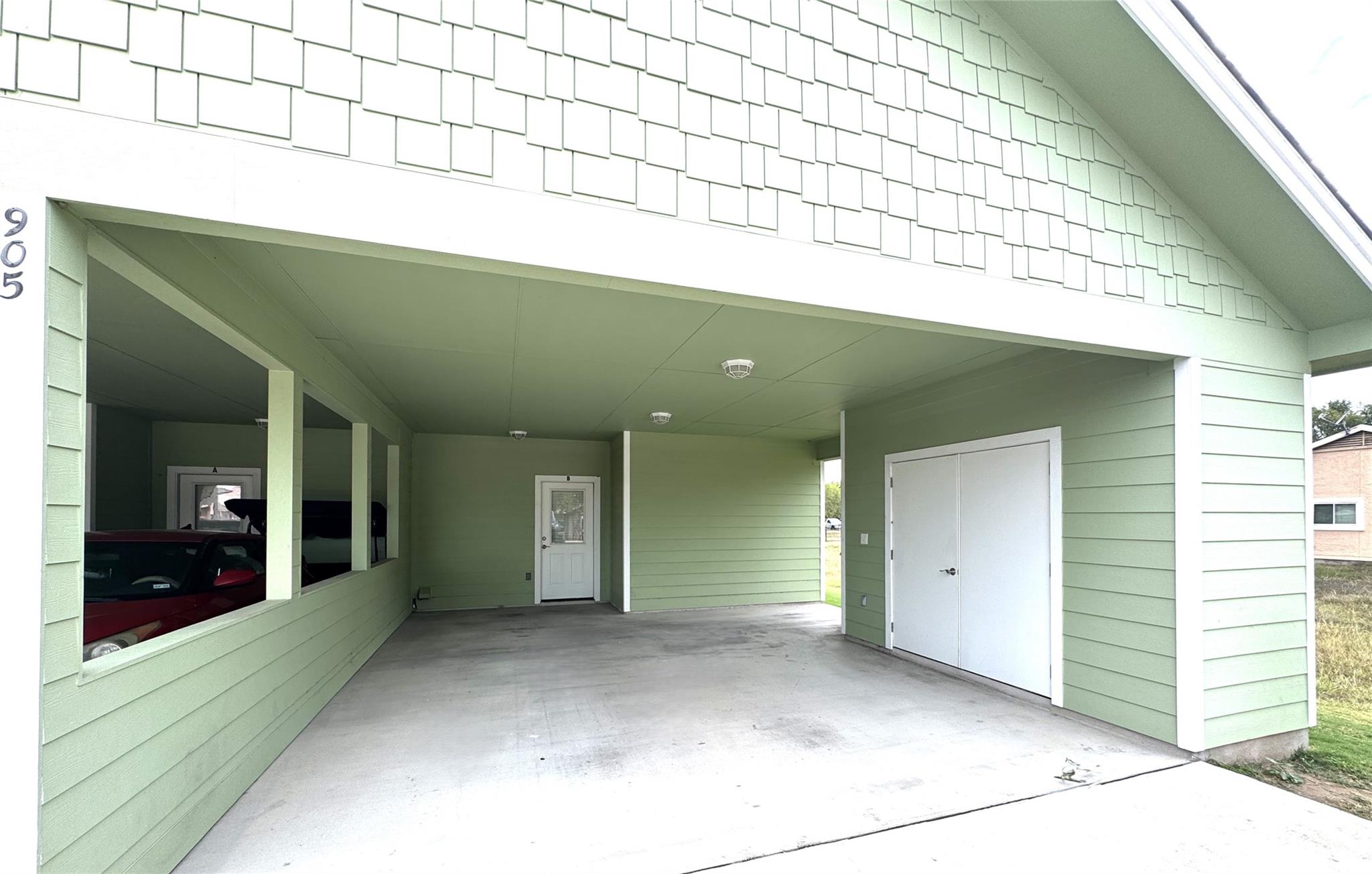 905-B Crockett St, Lockhart, TX 78644