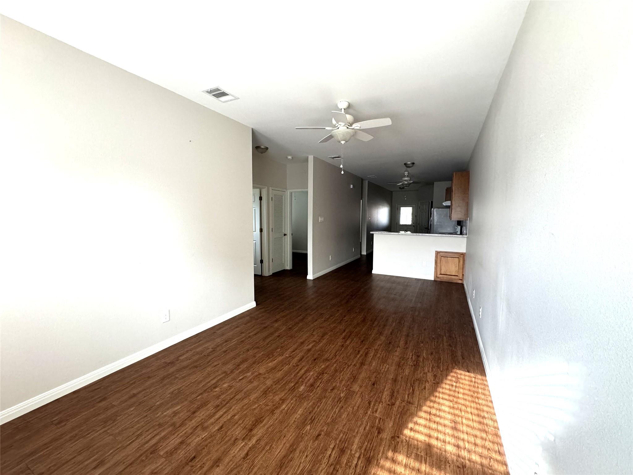 905-B Crockett St, Lockhart, TX 78644