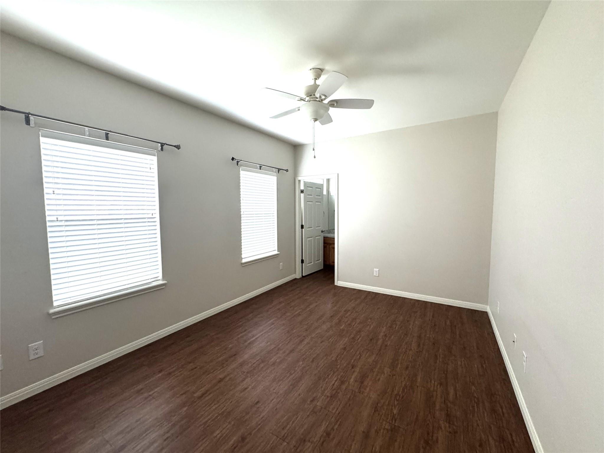 905-B Crockett St, Lockhart, TX 78644