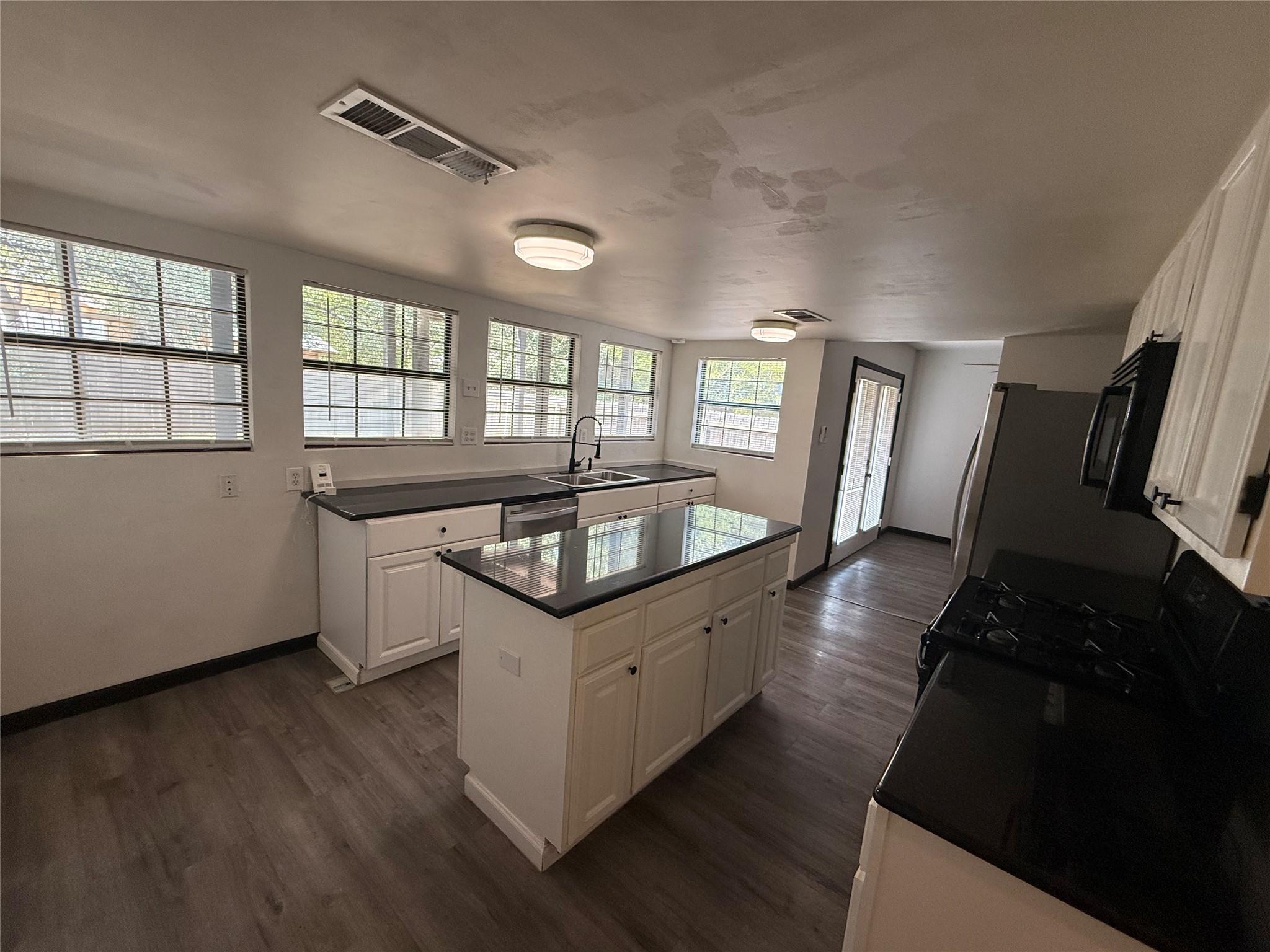 7916 Copano Dr, Austin, TX 78749