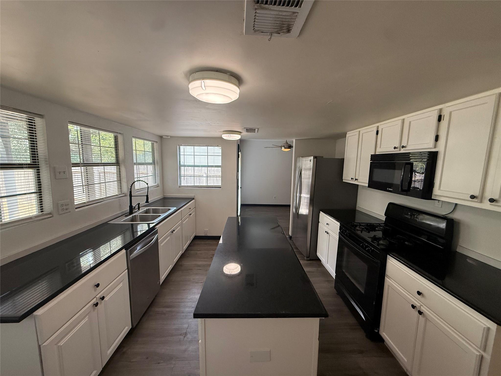 7916 Copano Dr, Austin, TX 78749