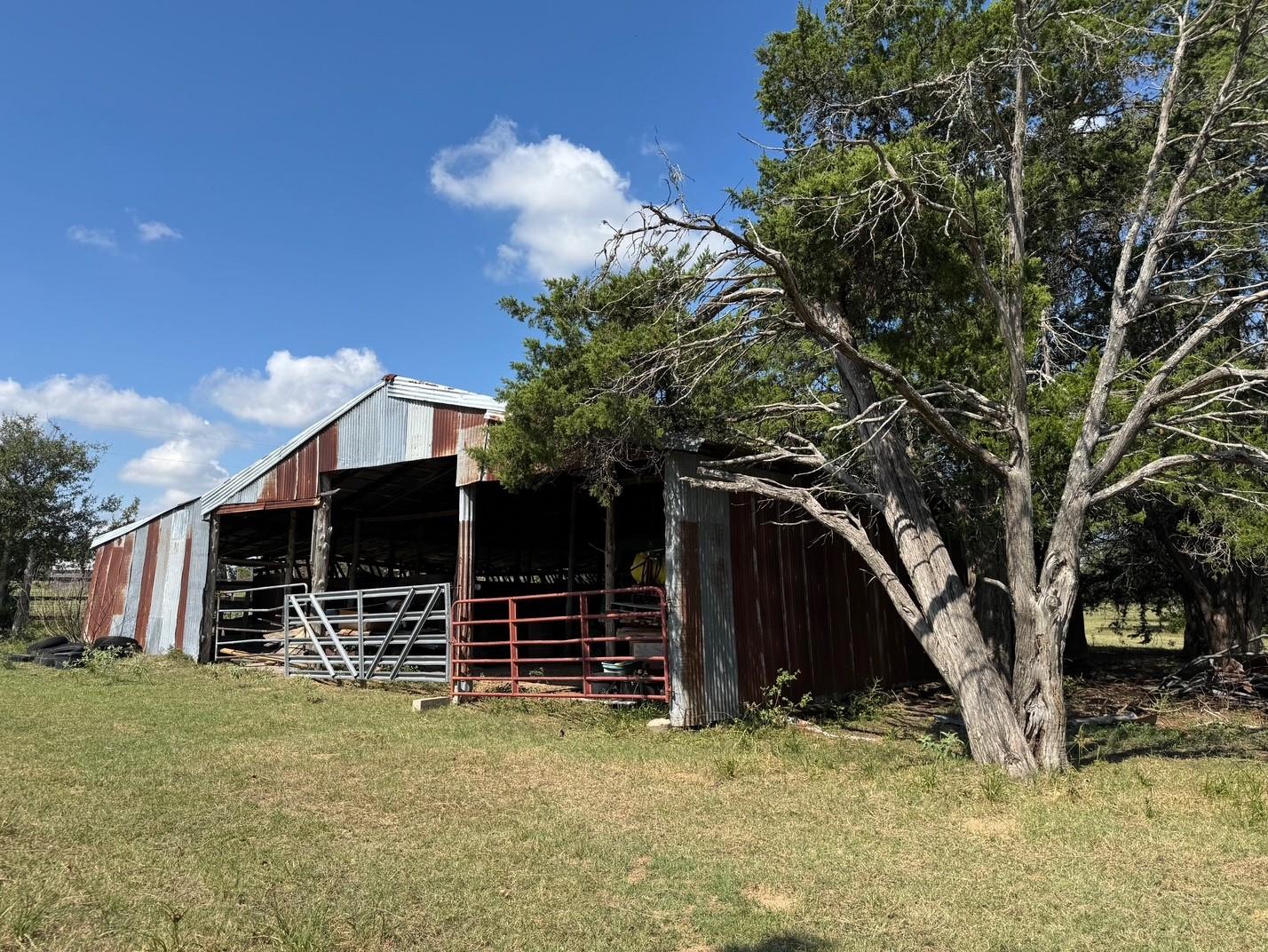 13115 Schoenemann Rd, Carmine, TX 78932