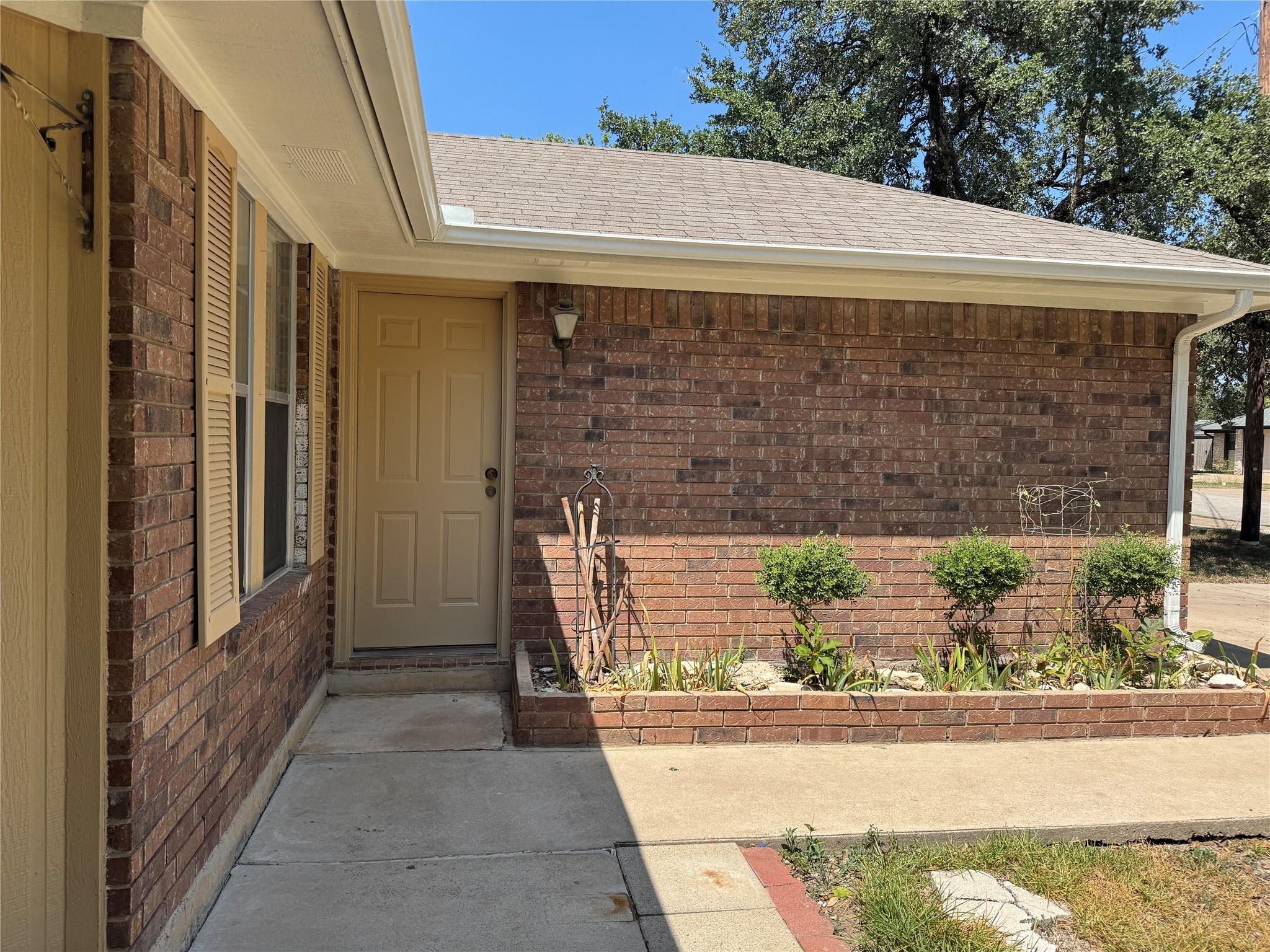 2207 N Cannes Dr, Cedar Park, TX 78613