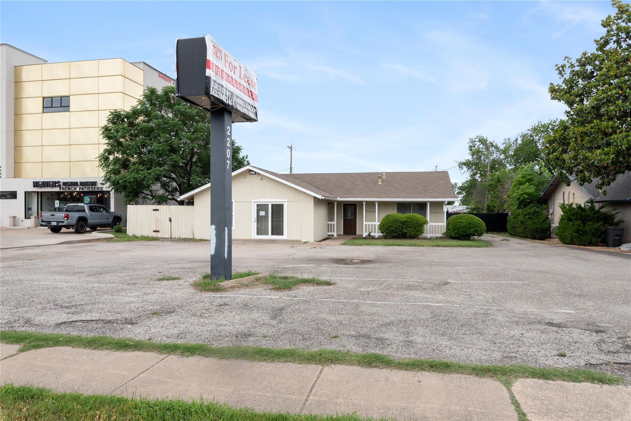 2207 W Parmer Ln, Austin, TX 78727