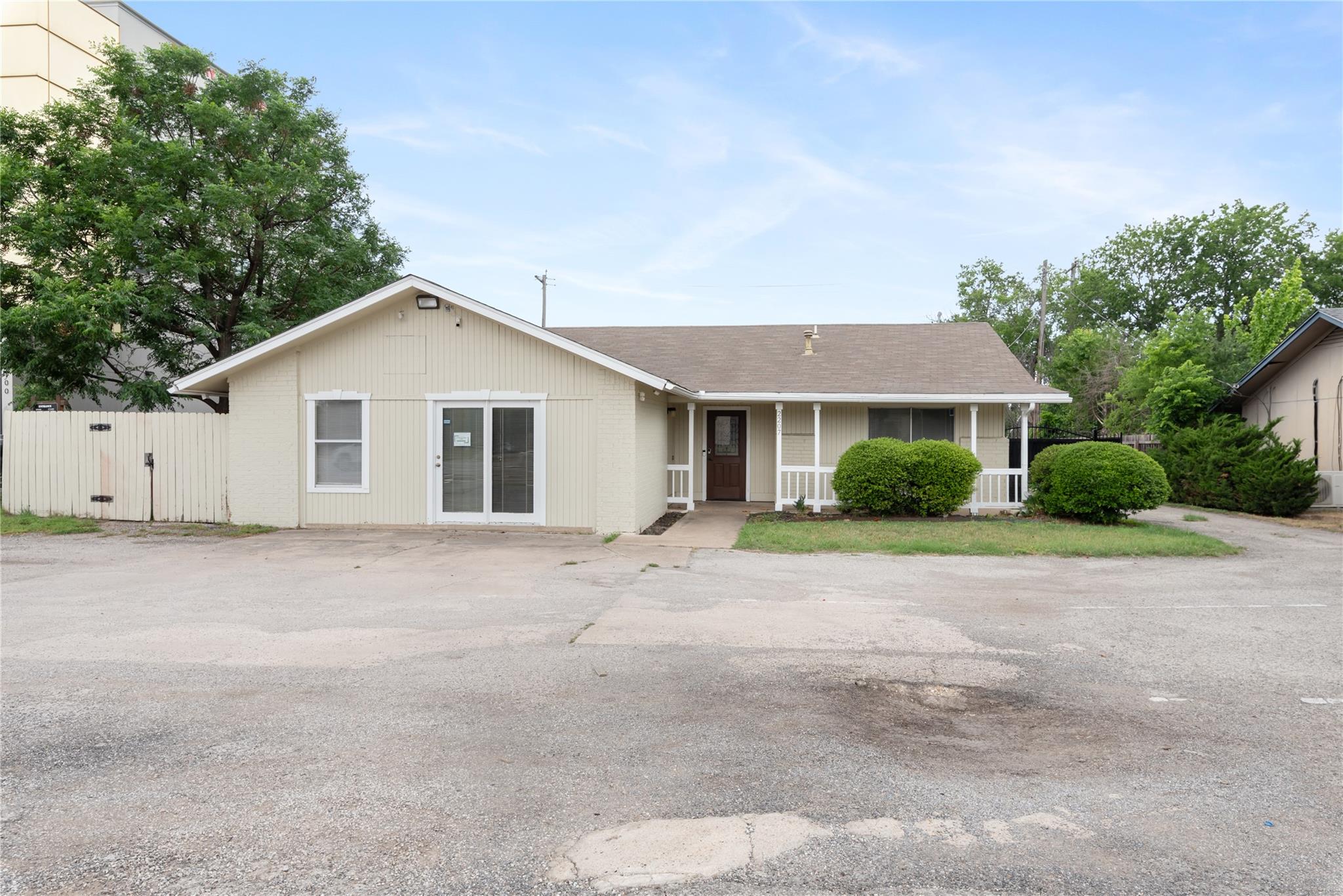 2207 W Parmer Ln, Austin, TX 78727