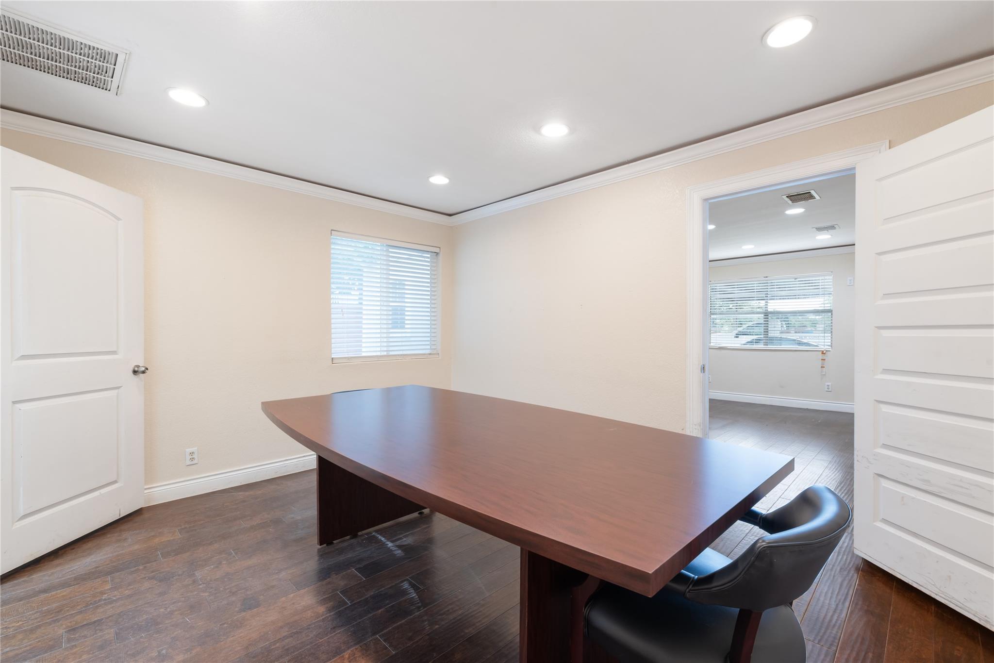 2207 W Parmer Ln, Austin, TX 78727