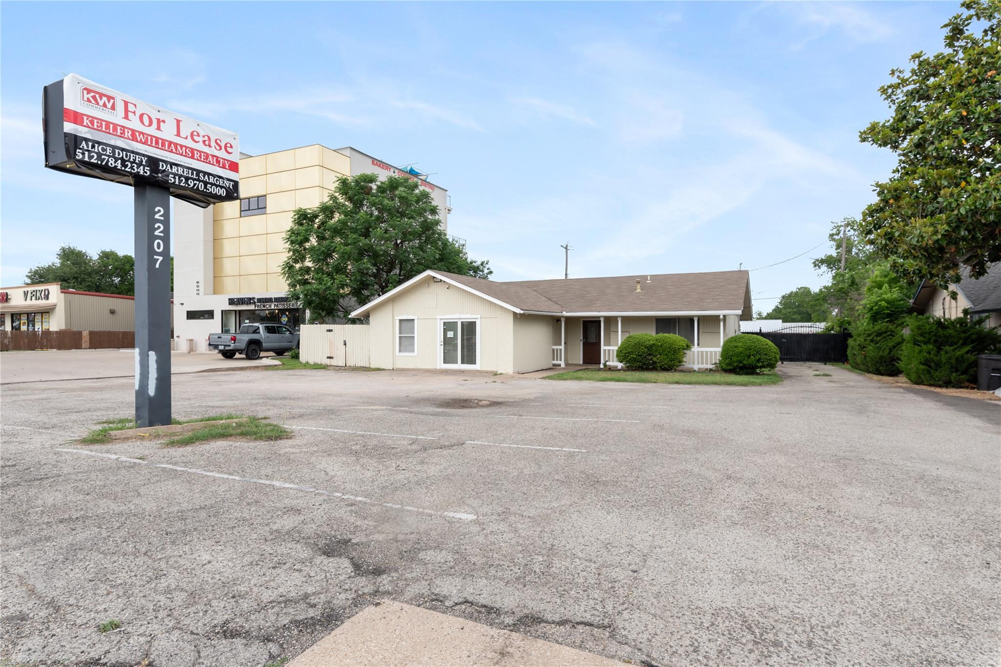 2207 W Parmer Ln, Austin, TX 78727