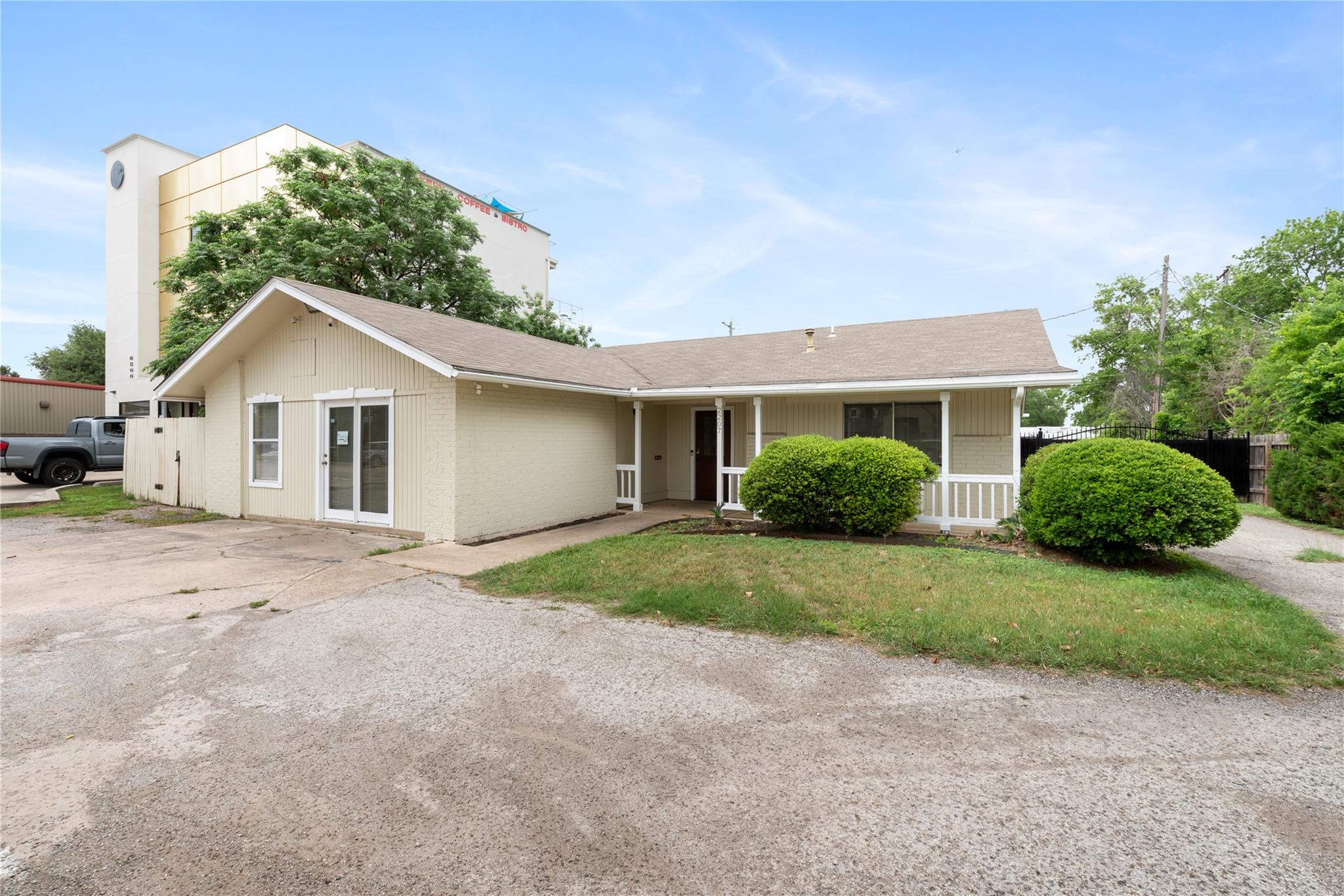 2207 W Parmer Ln, Austin, TX 78727