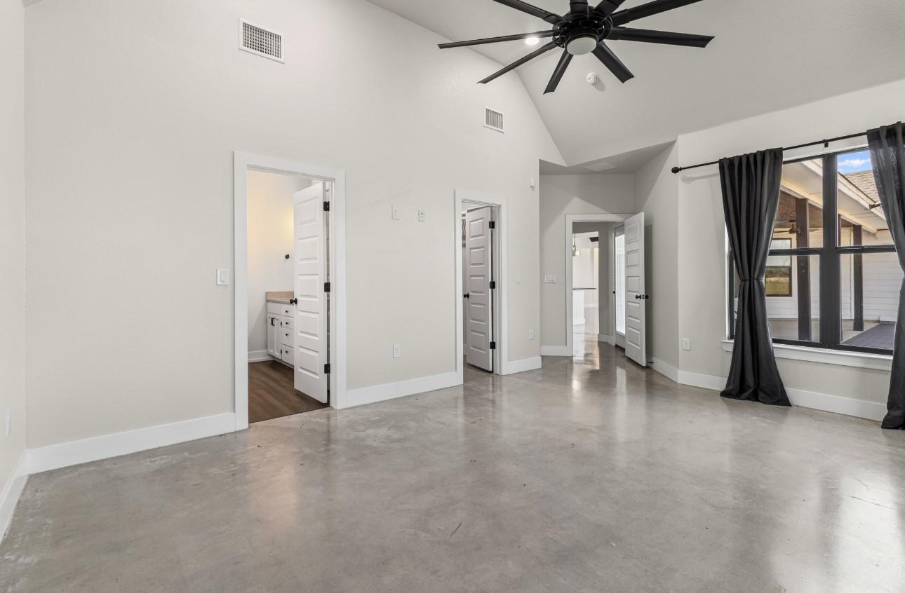 821 Silent Valley Rd, Lockhart, TX 78644