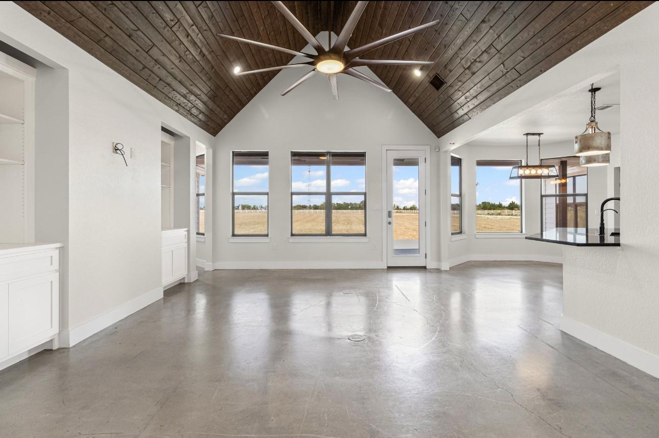 821 Silent Valley Rd, Lockhart, TX 78644