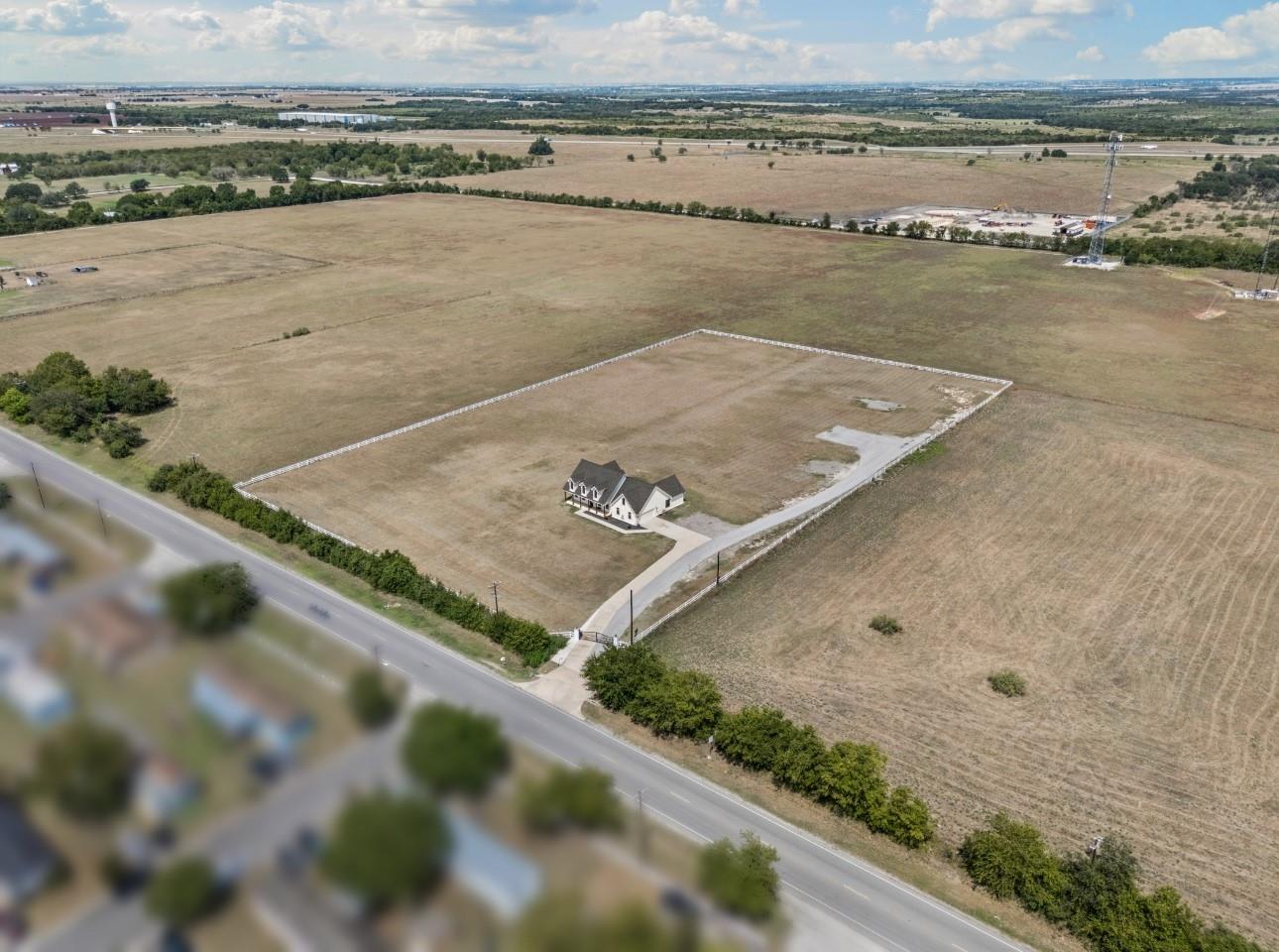 821 Silent Valley Rd, Lockhart, TX 78644