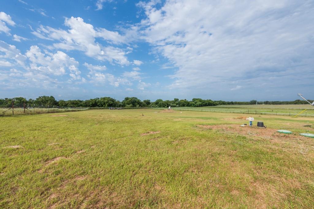 859 Ivy Switch Rd, Luling, TX 78648