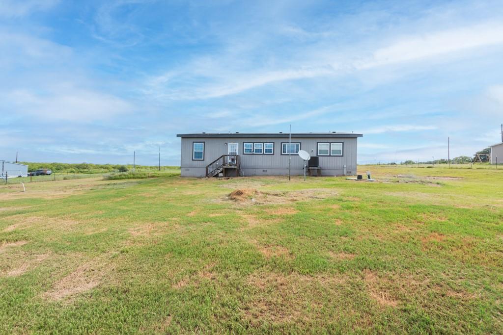 859 Ivy Switch Rd, Luling, TX 78648