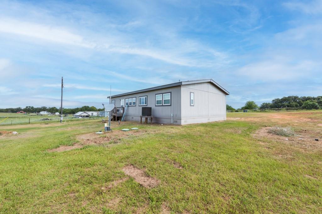 859 Ivy Switch Rd, Luling, TX 78648