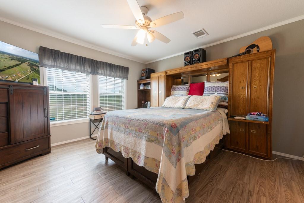 859 Ivy Switch Rd, Luling, TX 78648