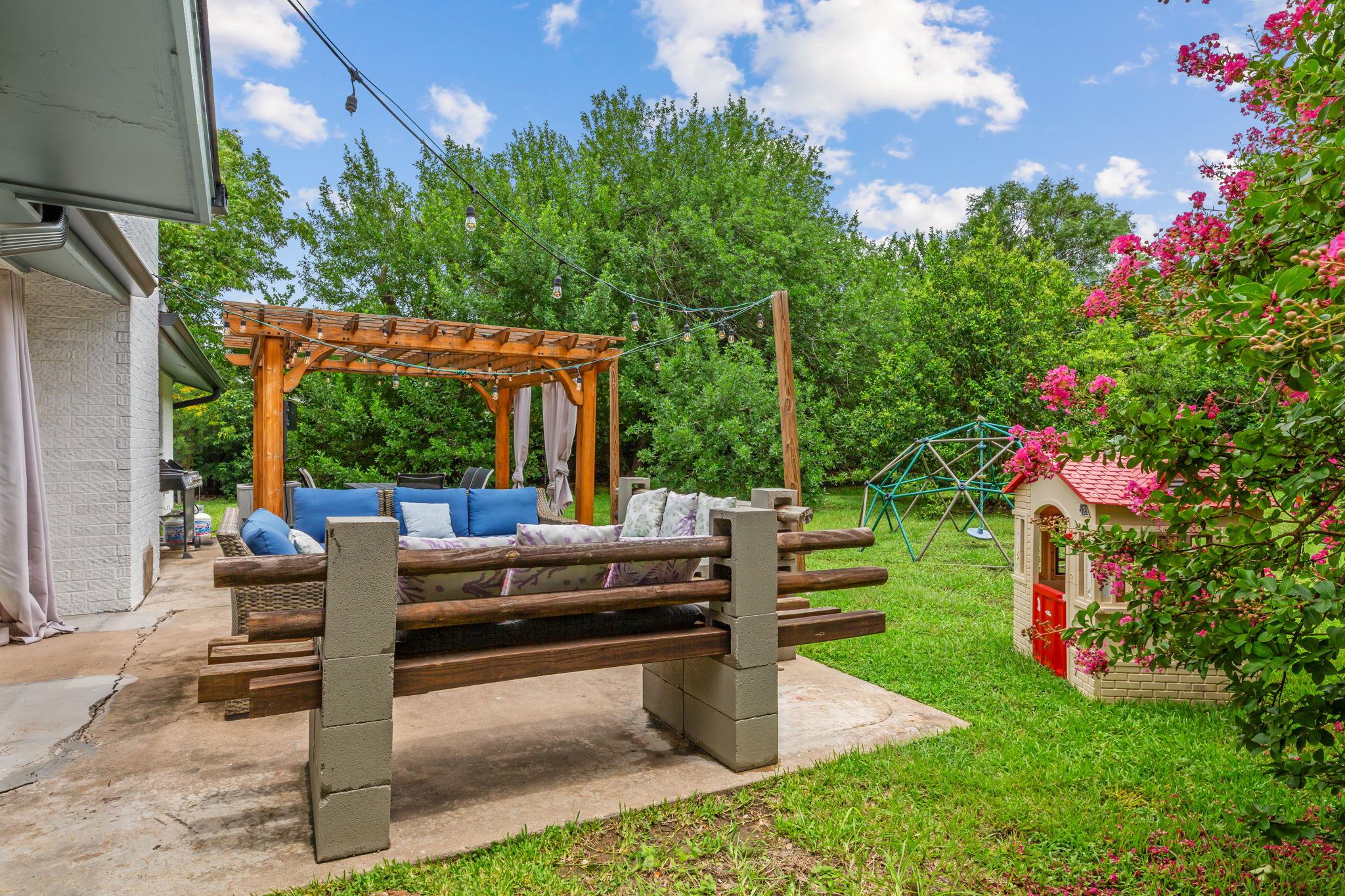 201 FAIRLANE Dr, Round Rock, TX 78664