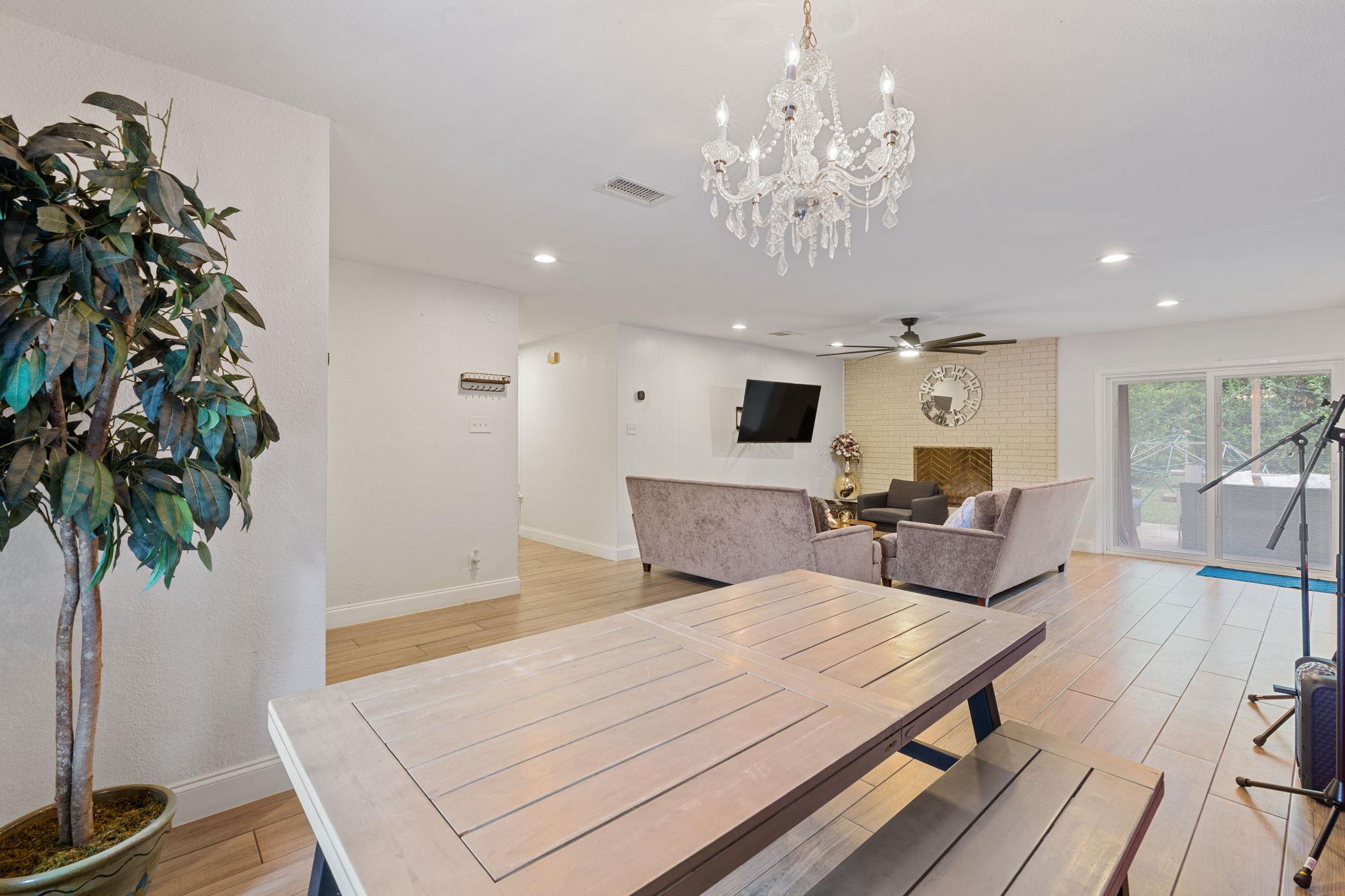 201 FAIRLANE Dr, Round Rock, TX 78664