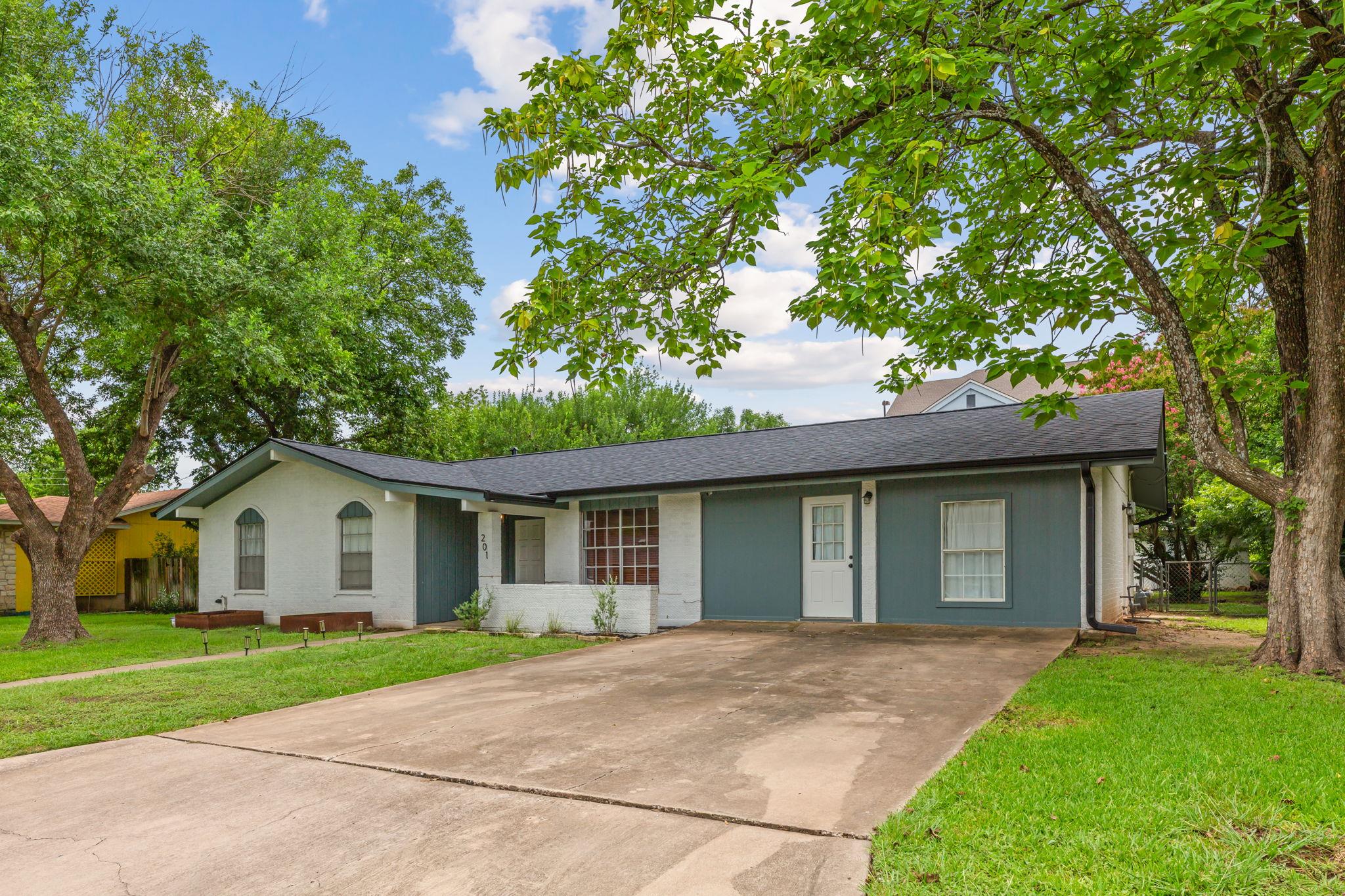 201 FAIRLANE Dr, Round Rock, TX 78664