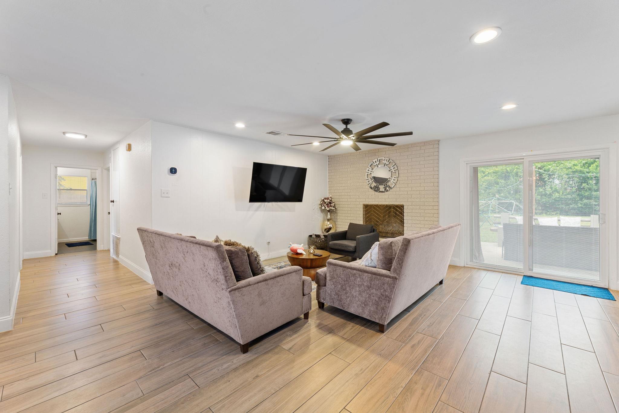 201 FAIRLANE Dr, Round Rock, TX 78664