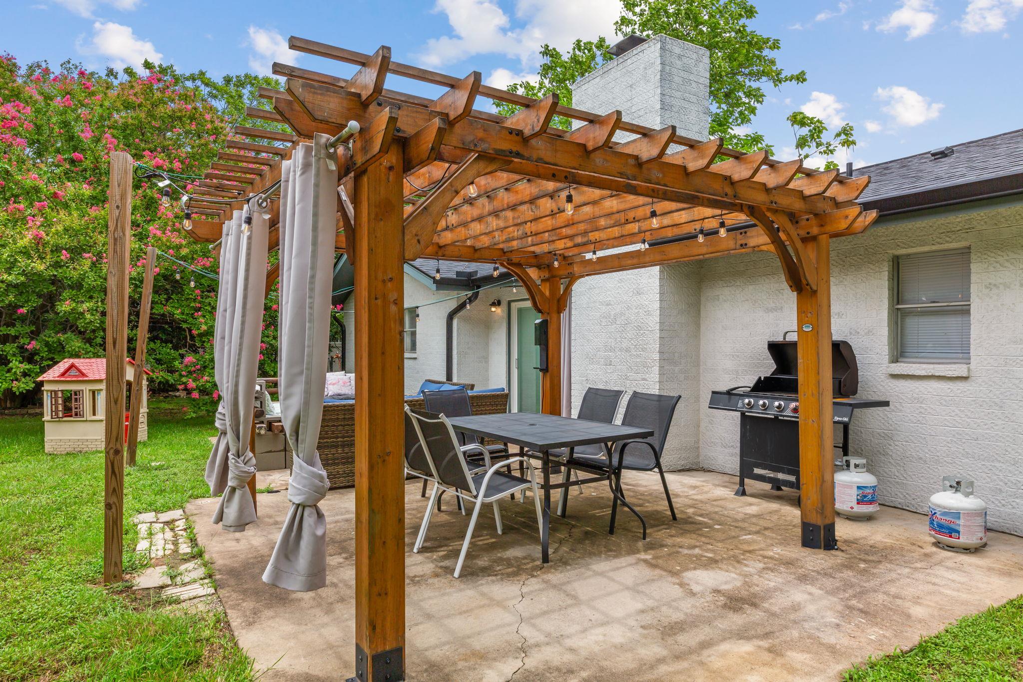 201 FAIRLANE Dr, Round Rock, TX 78664