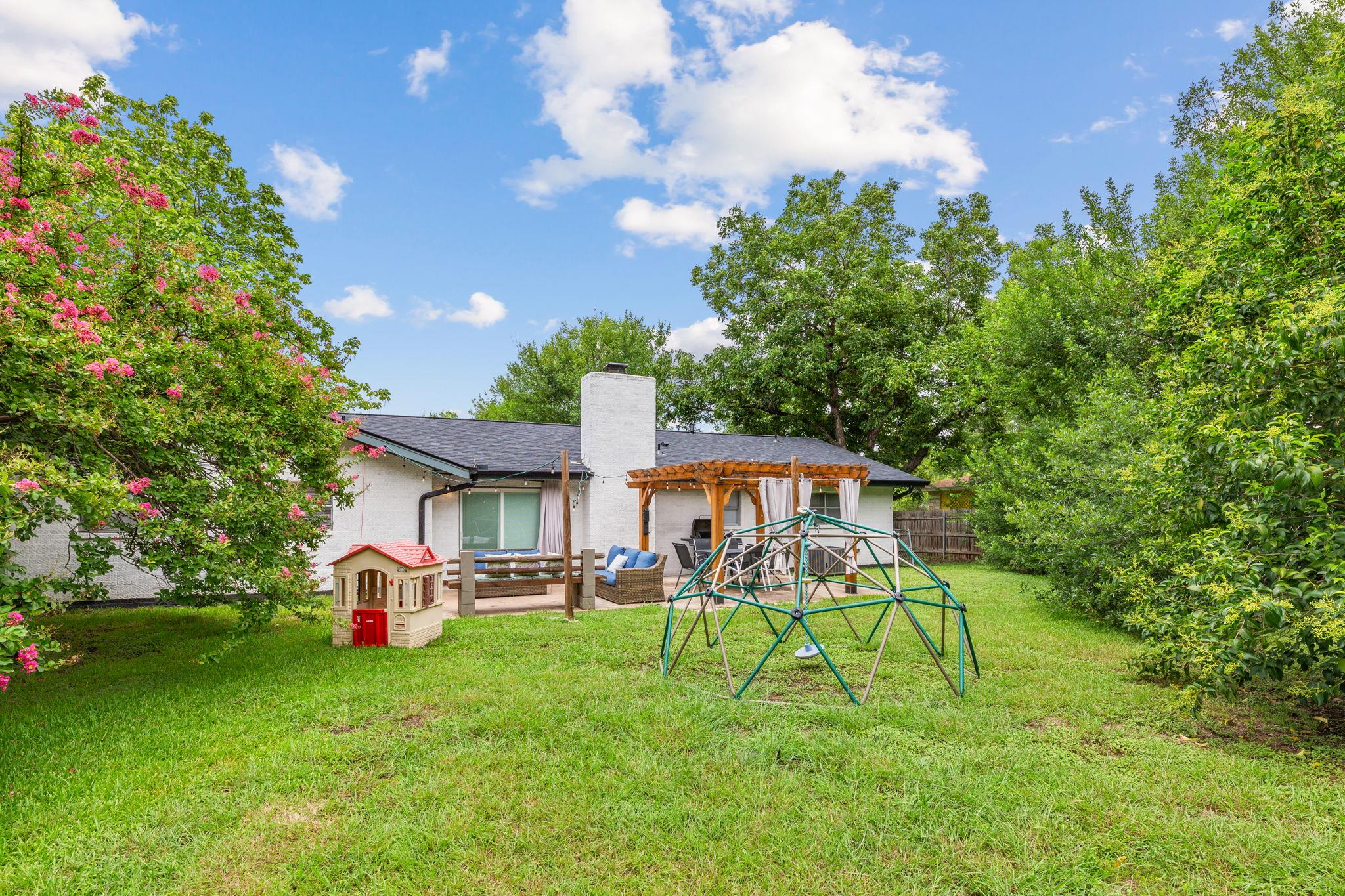 201 FAIRLANE Dr, Round Rock, TX 78664