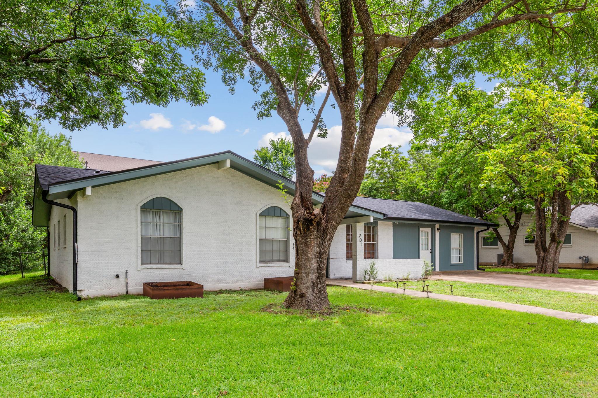 201 FAIRLANE Dr, Round Rock, TX 78664