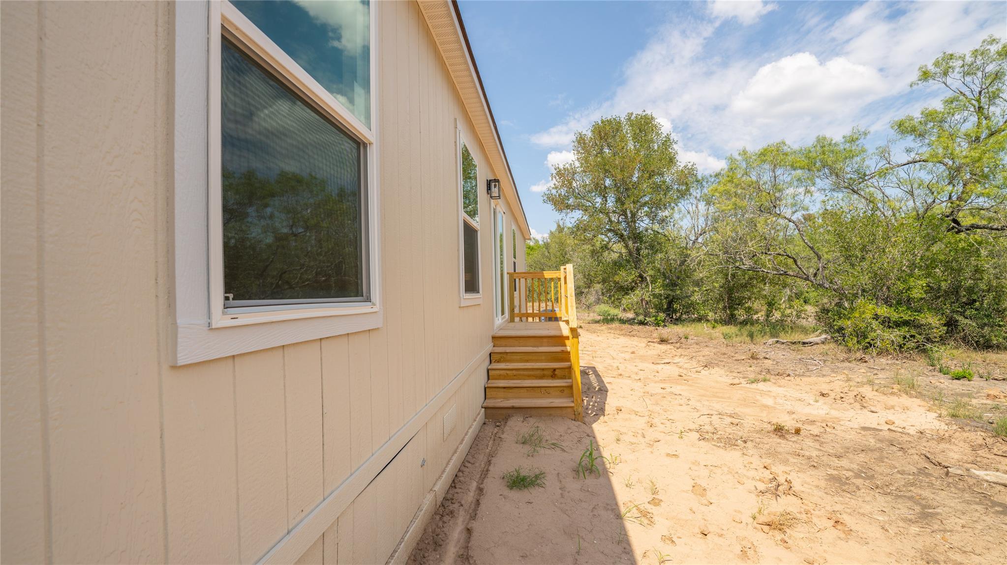 123 Baylen Clifton Ln, Lockhart, TX 78644