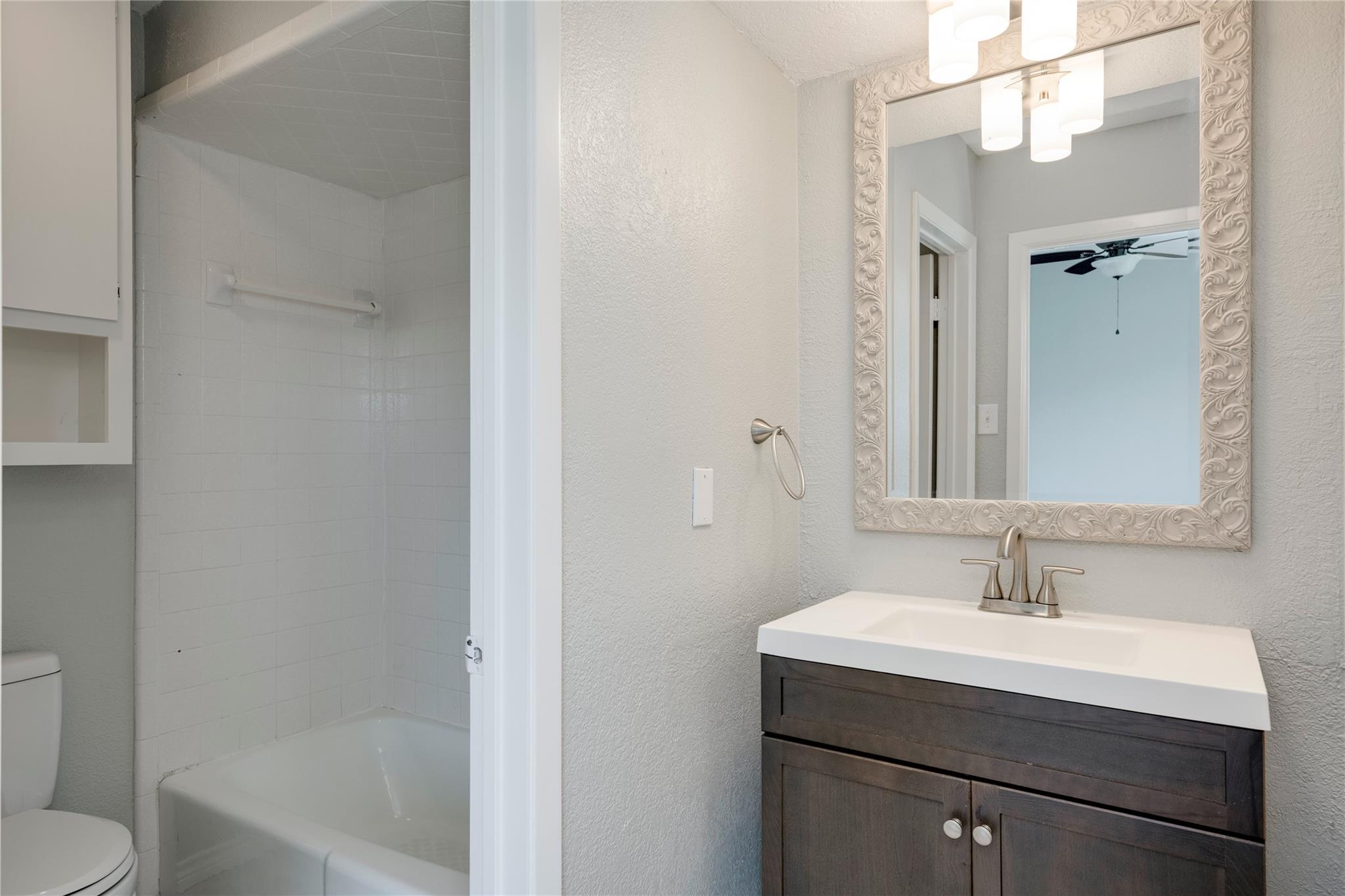 801 Grassy Knl # A, Horseshoe Bay, TX 78657