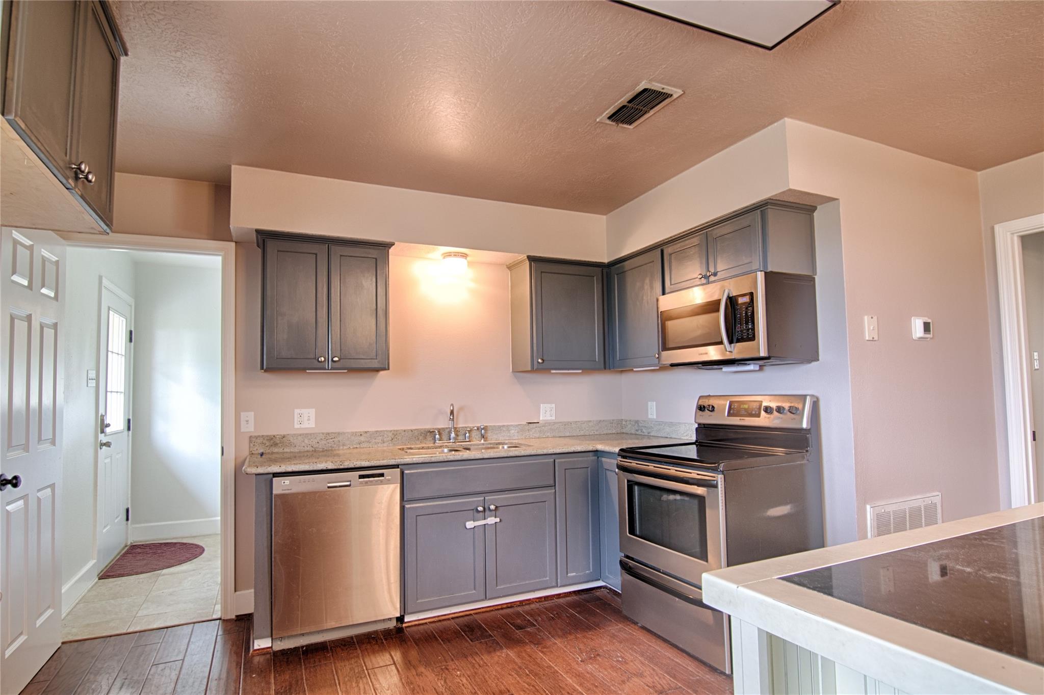 341 CR 233, Hallettsville, TX 77964