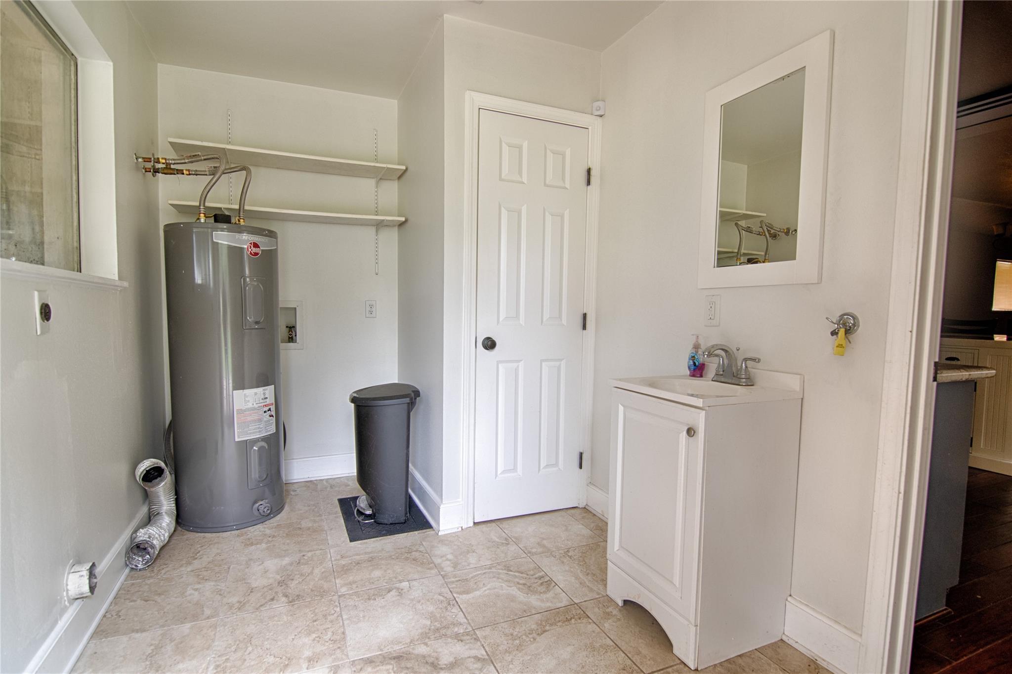 341 CR 233, Hallettsville, TX 77964