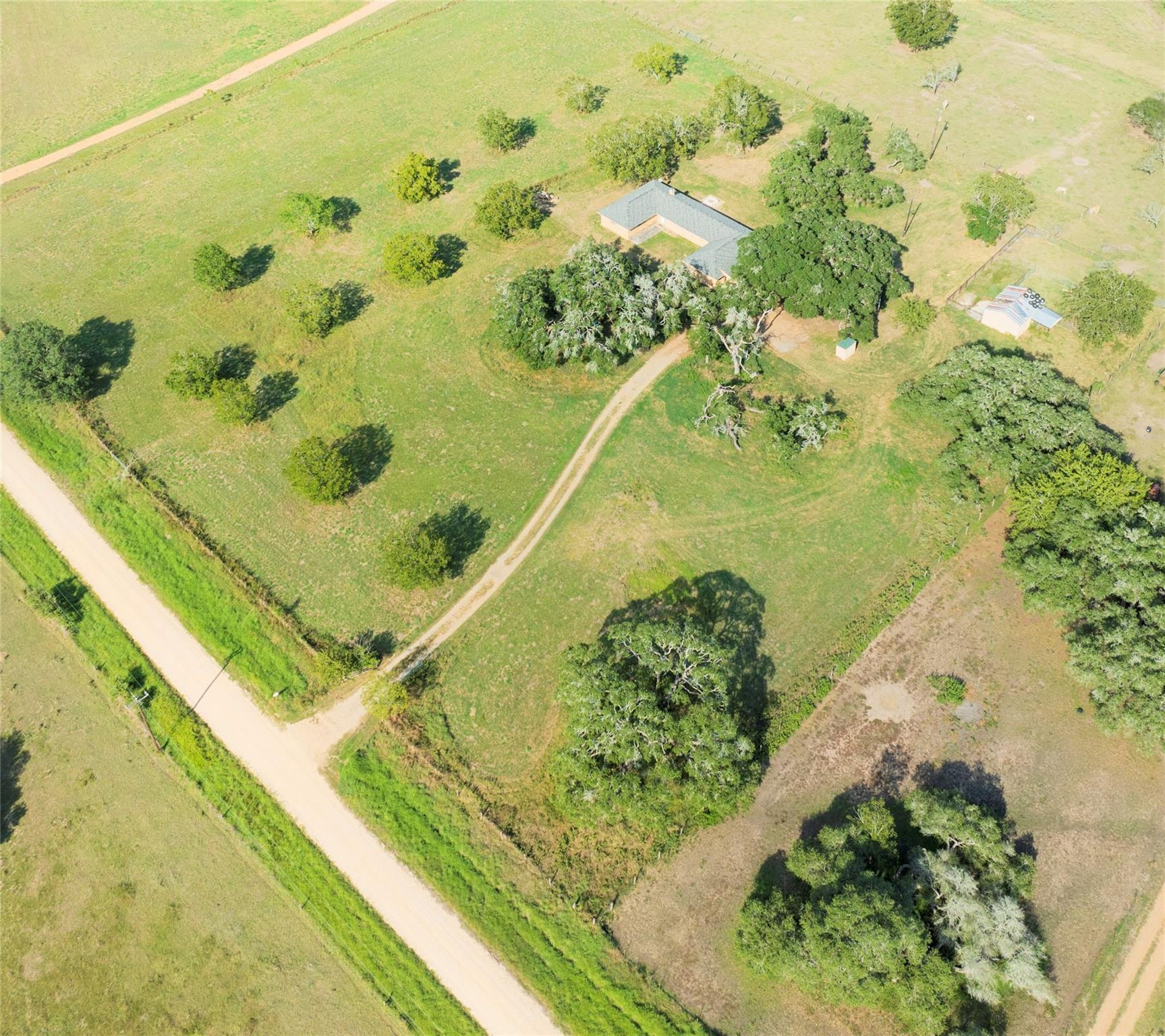 341 CR 233, Hallettsville, TX 77964